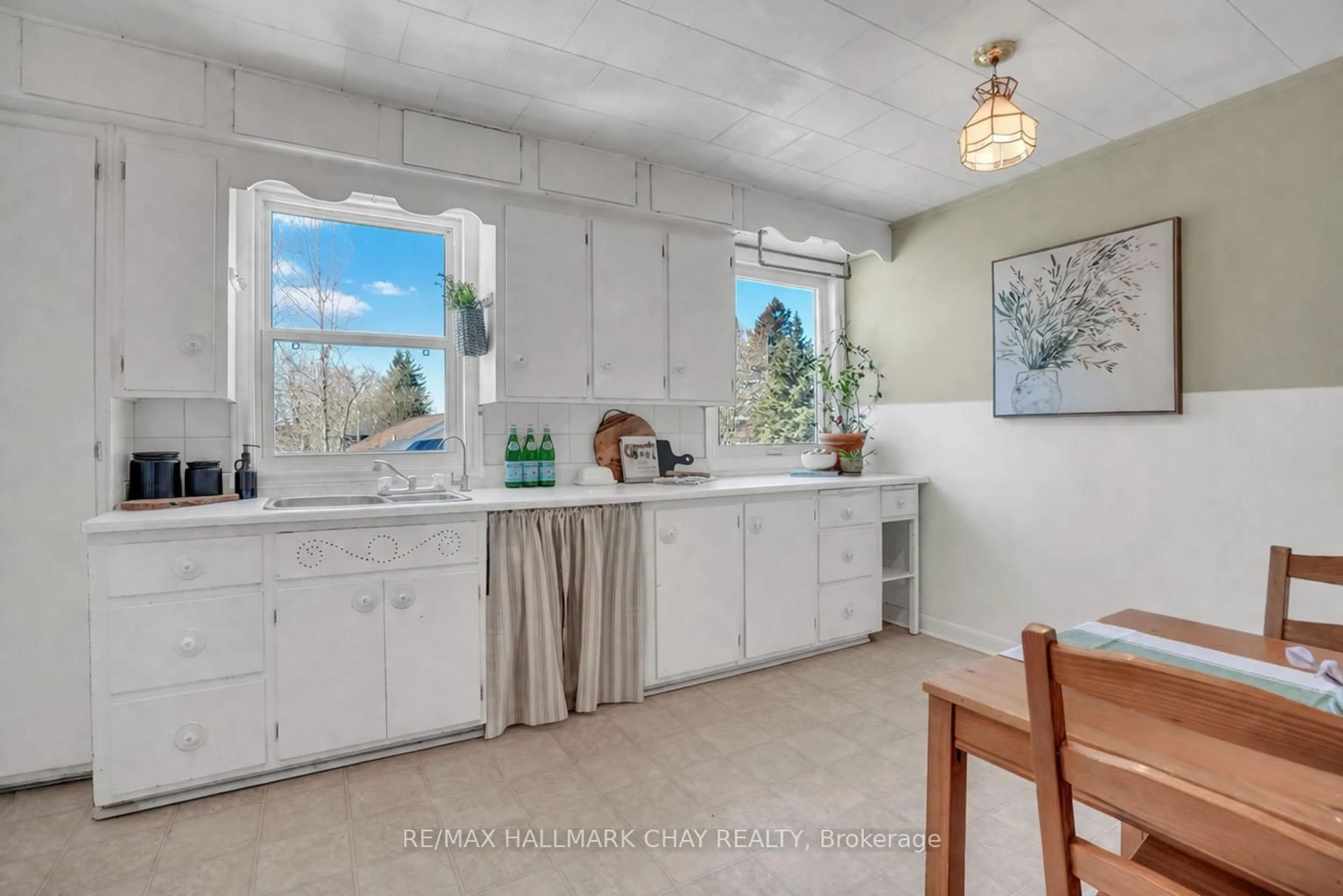 Open concept kitchen, unknown for 26 King St, Innisfil Ontario L0L 1L0