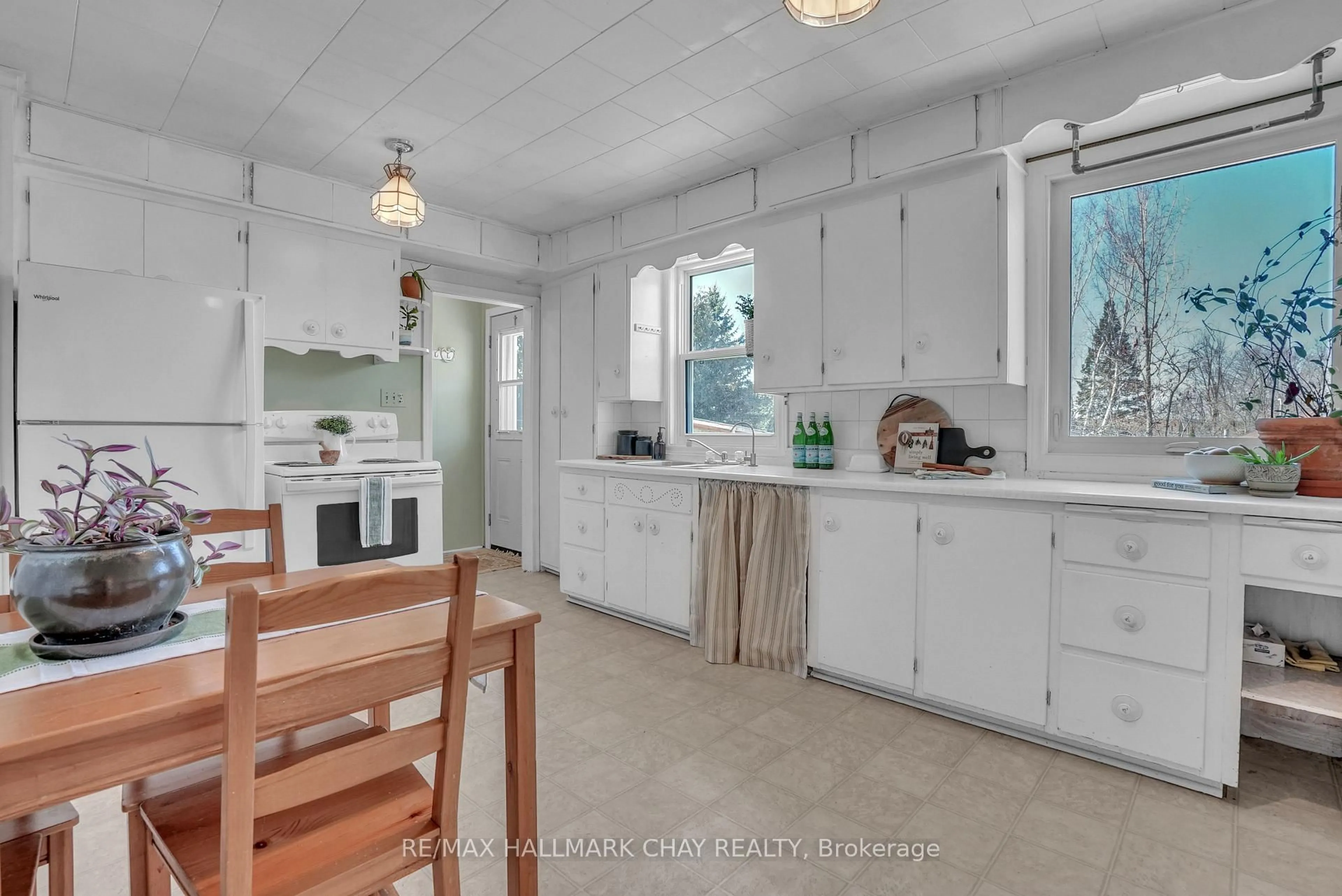 Standard kitchen, unknown for 26 King St, Innisfil Ontario L0L 1L0