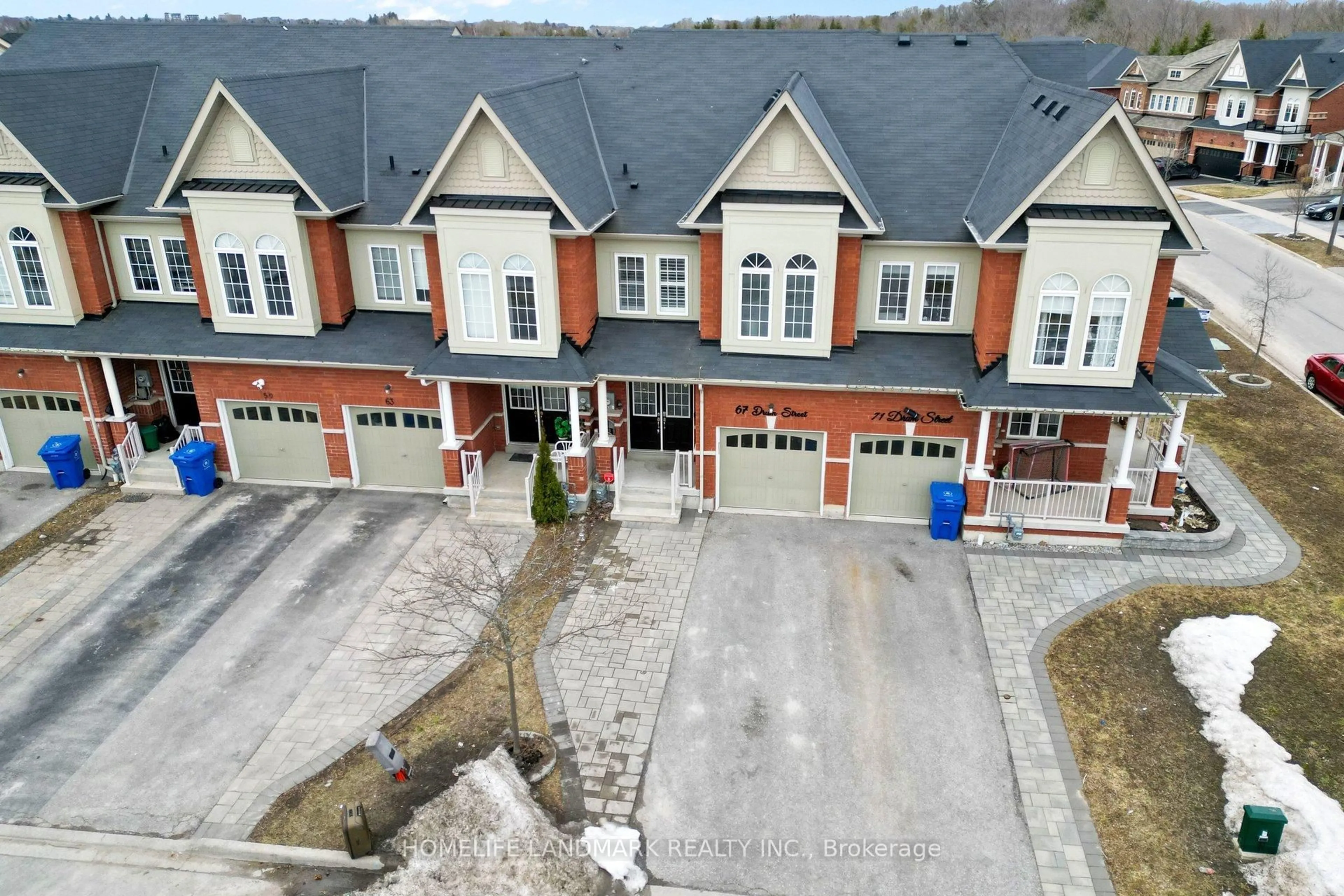 A pic from outside/outdoor area/front of a property/back of a property/a pic from drone, street for 67 Drum St, Whitchurch-Stouffville Ontario L4A 4N8