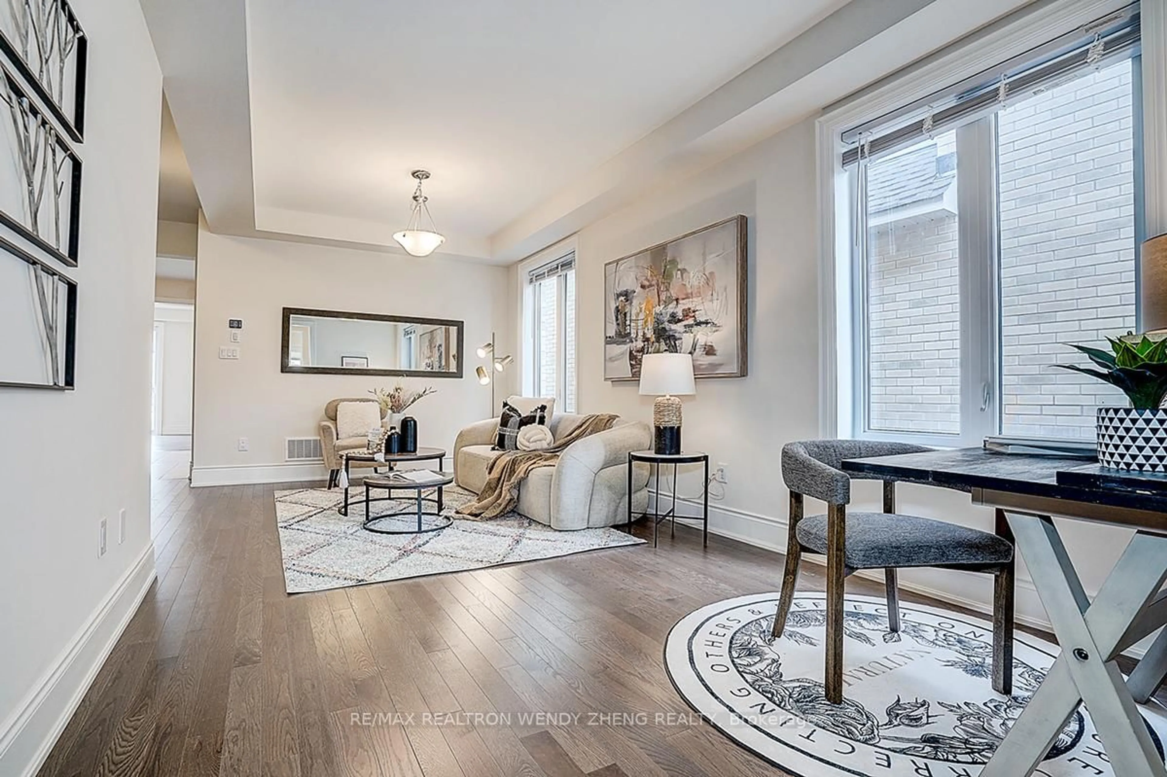 Living room with furniture, unknown for 151 Silk Twist Dr, East Gwillimbury Ontario L9N 0V7