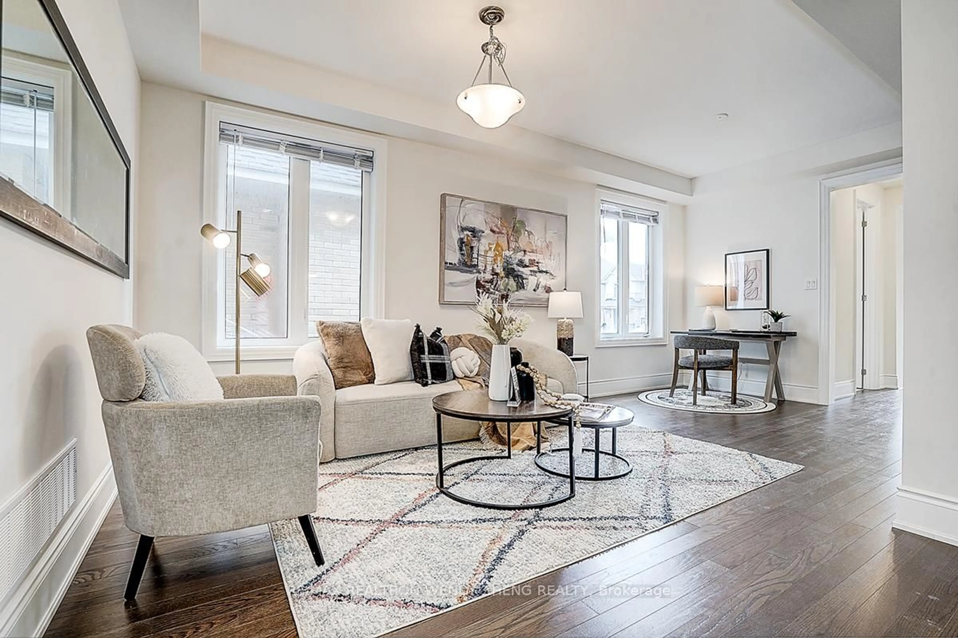 Living room with furniture, unknown for 151 Silk Twist Dr, East Gwillimbury Ontario L9N 0V7