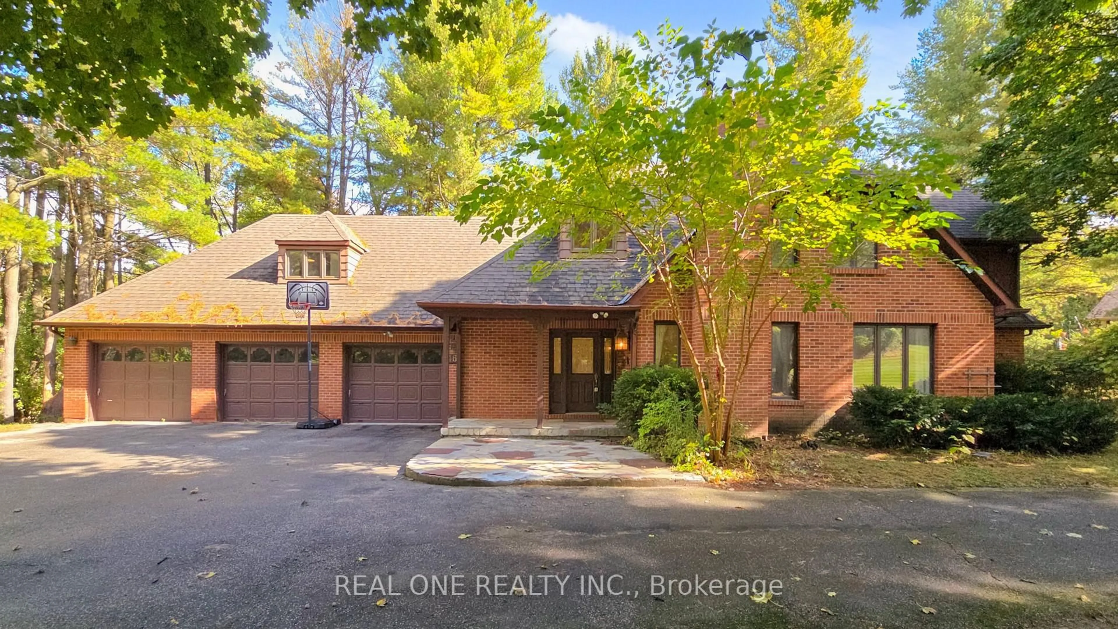 Home with brick exterior material, unknown for 465 Woodland Acres Cres, Vaughan Ontario L6A 1G2