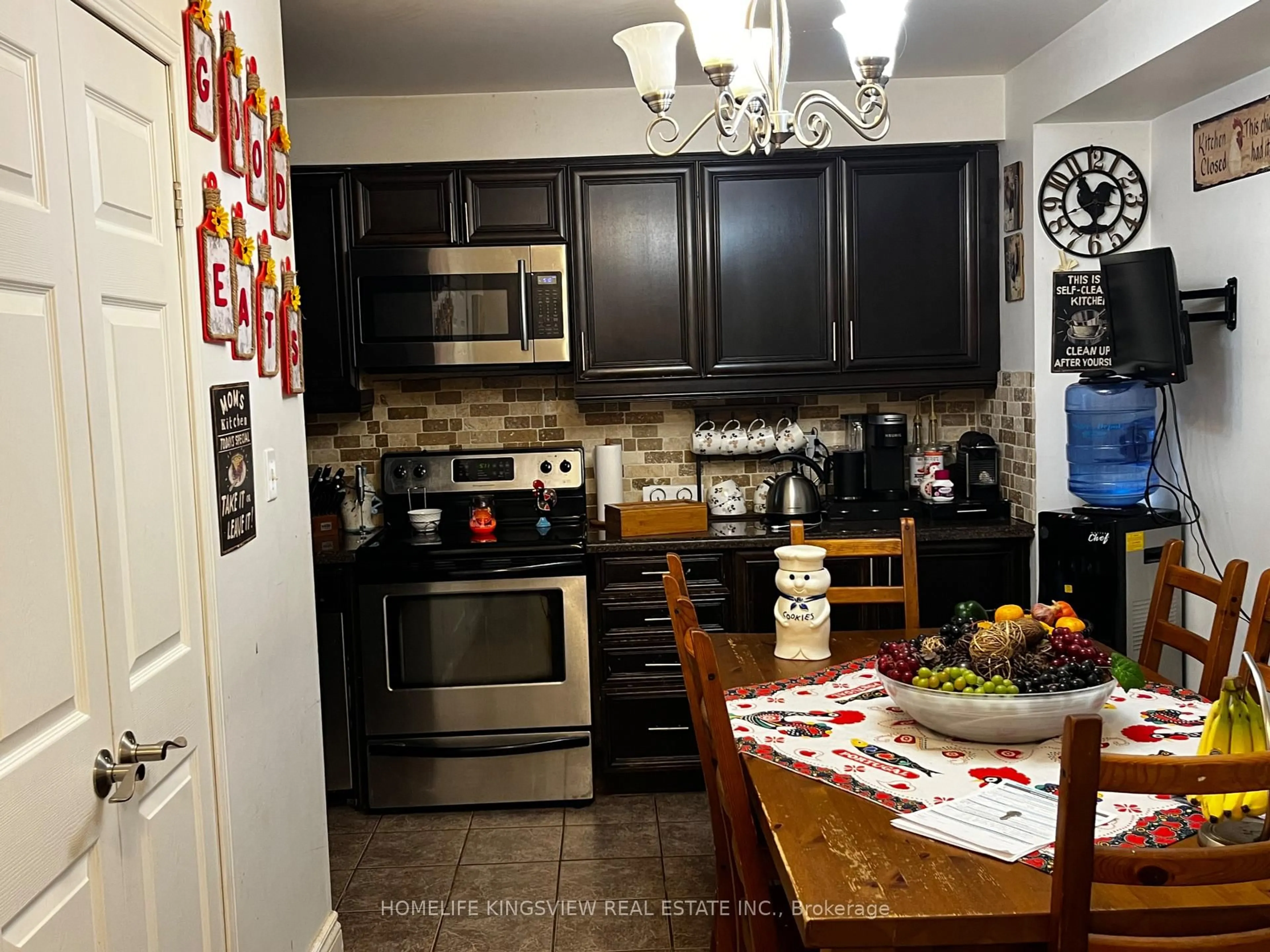 Standard kitchen, unknown for 79 Cashel Crt, Aurora Ontario L4G 6R8