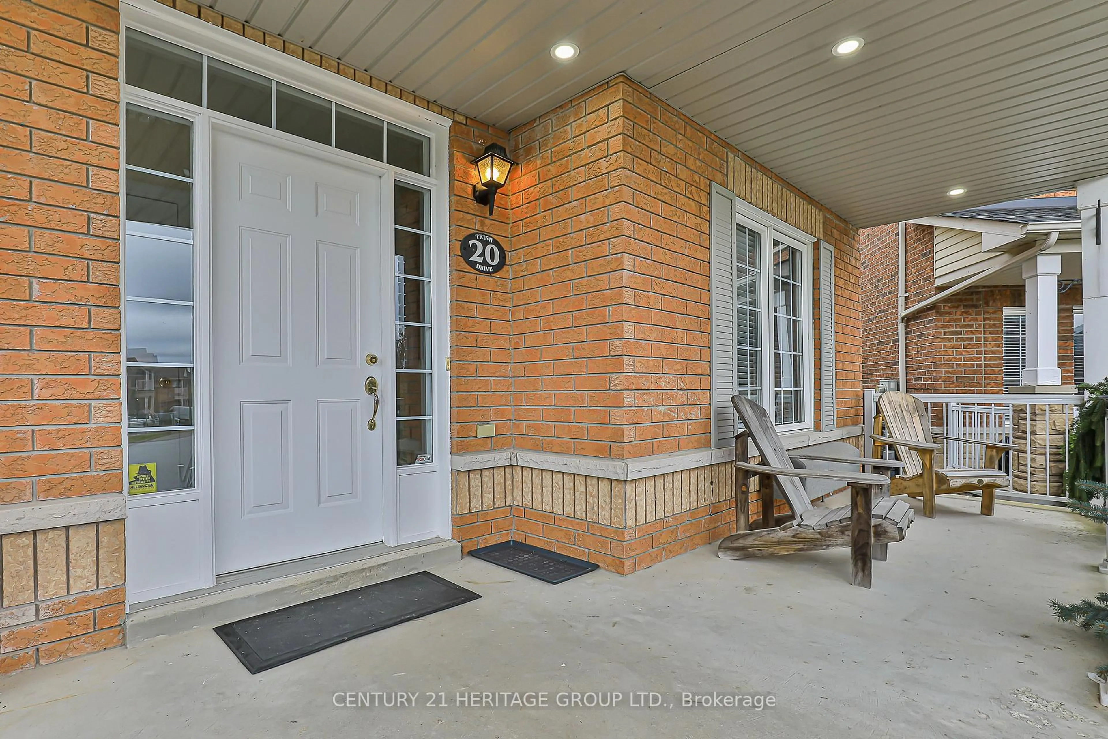 Indoor entryway for 20 Trish Dr, Richmond Hill Ontario L4E 5C5