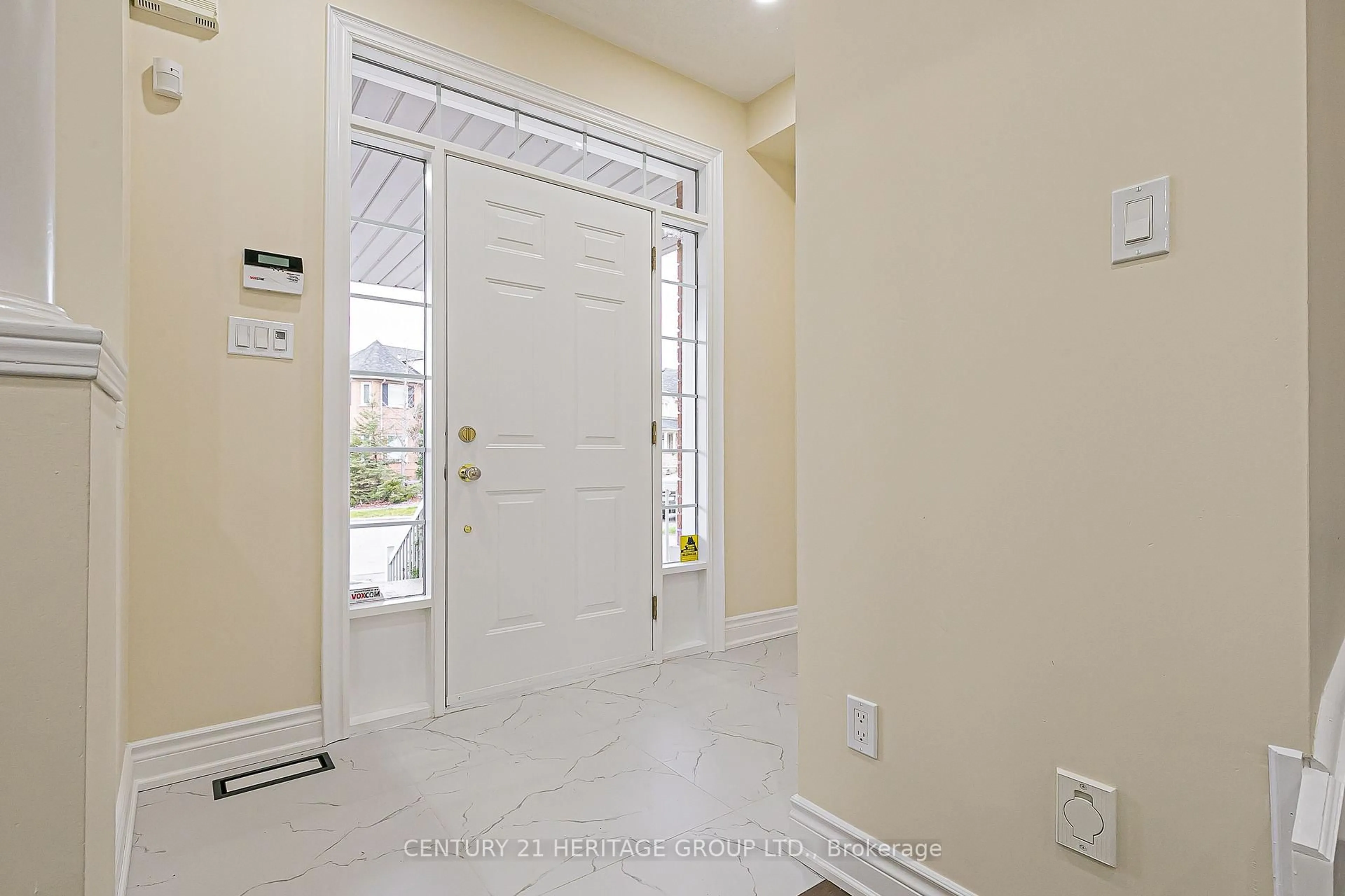 Indoor entryway for 20 Trish Dr, Richmond Hill Ontario L4E 5C5