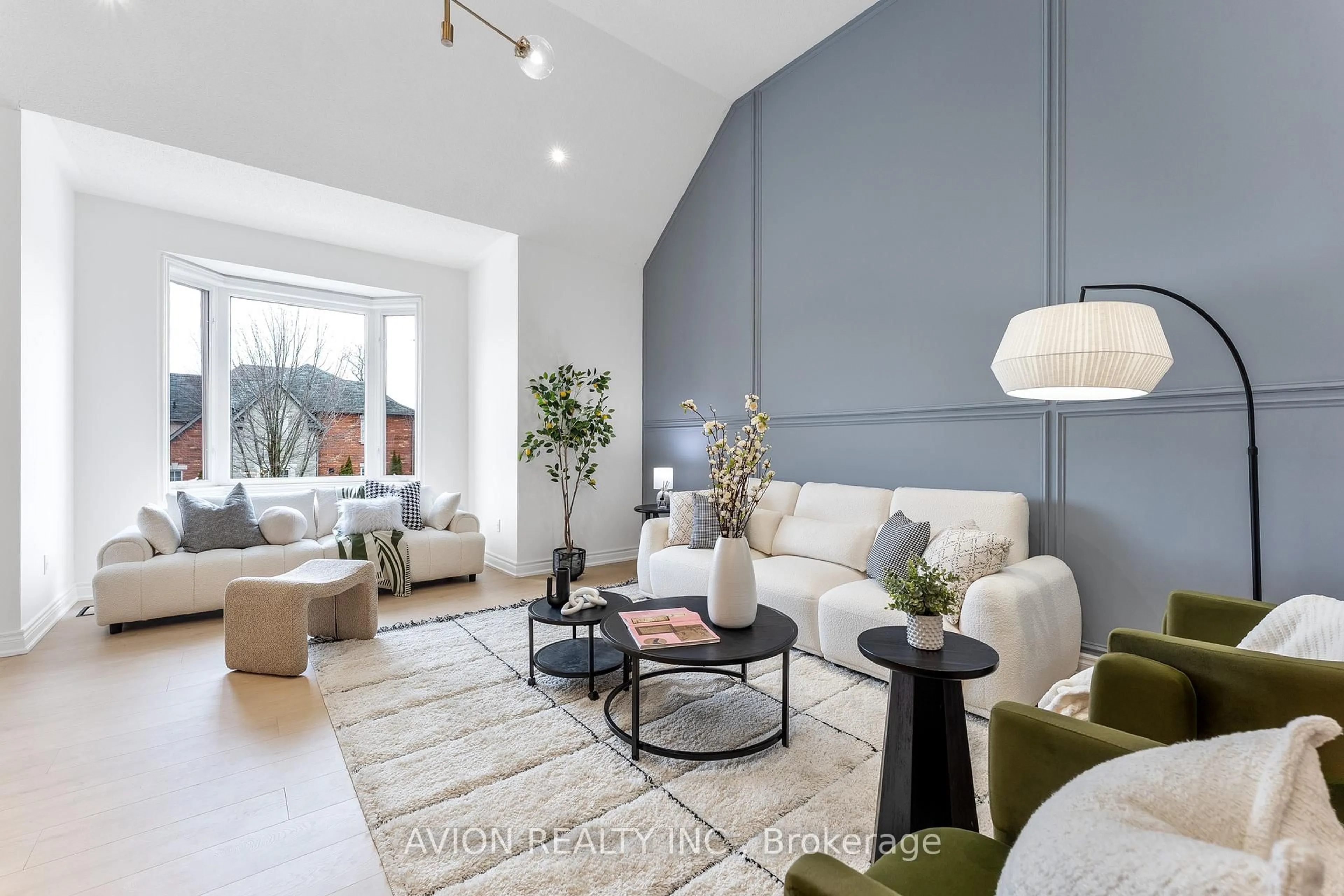 Living room with furniture, unknown for 33 Brockdale St, Richmond Hill Ontario L4E 4W1