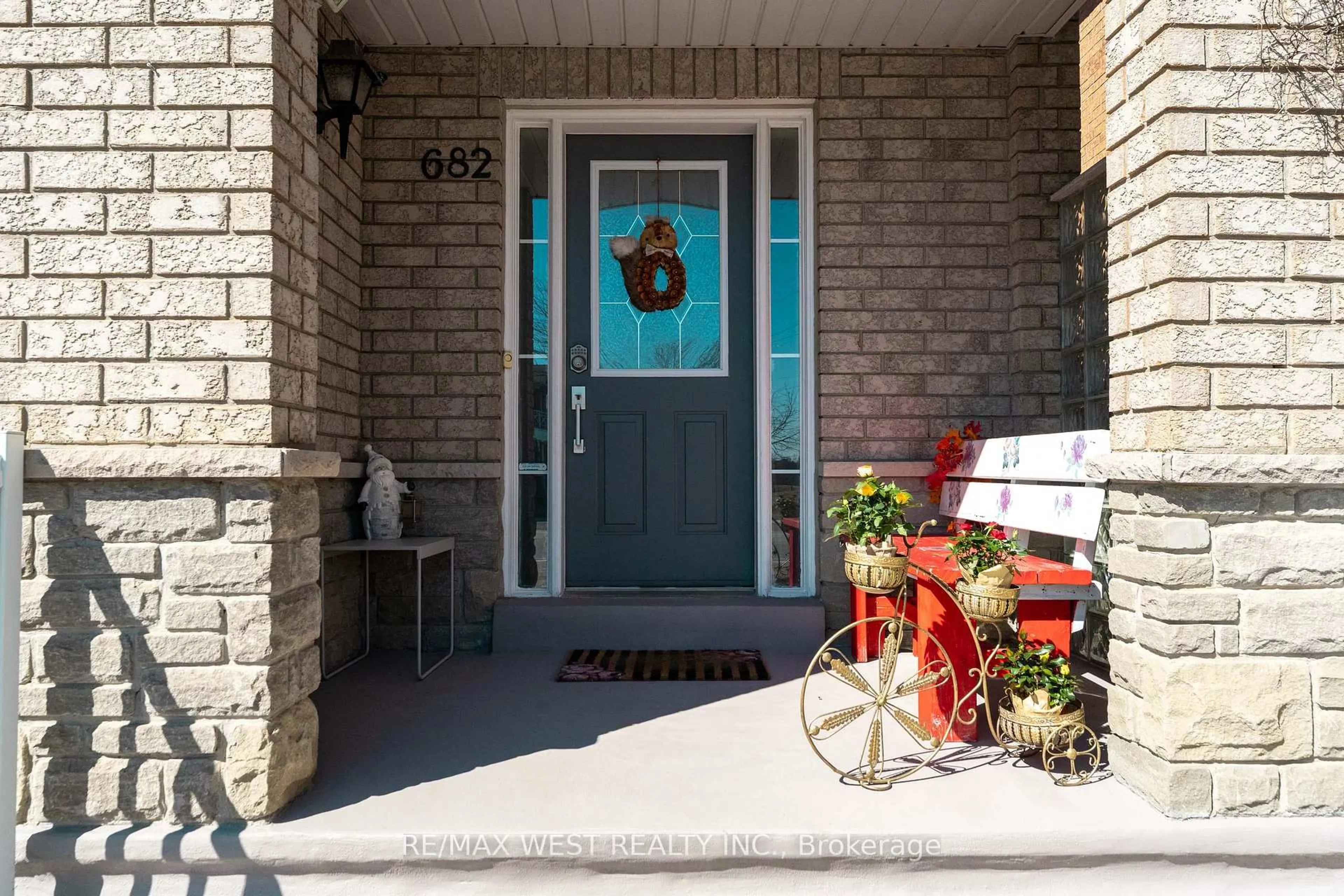 Indoor entryway for 682 Napa Valley Ave, Vaughan Ontario L4H 2J1