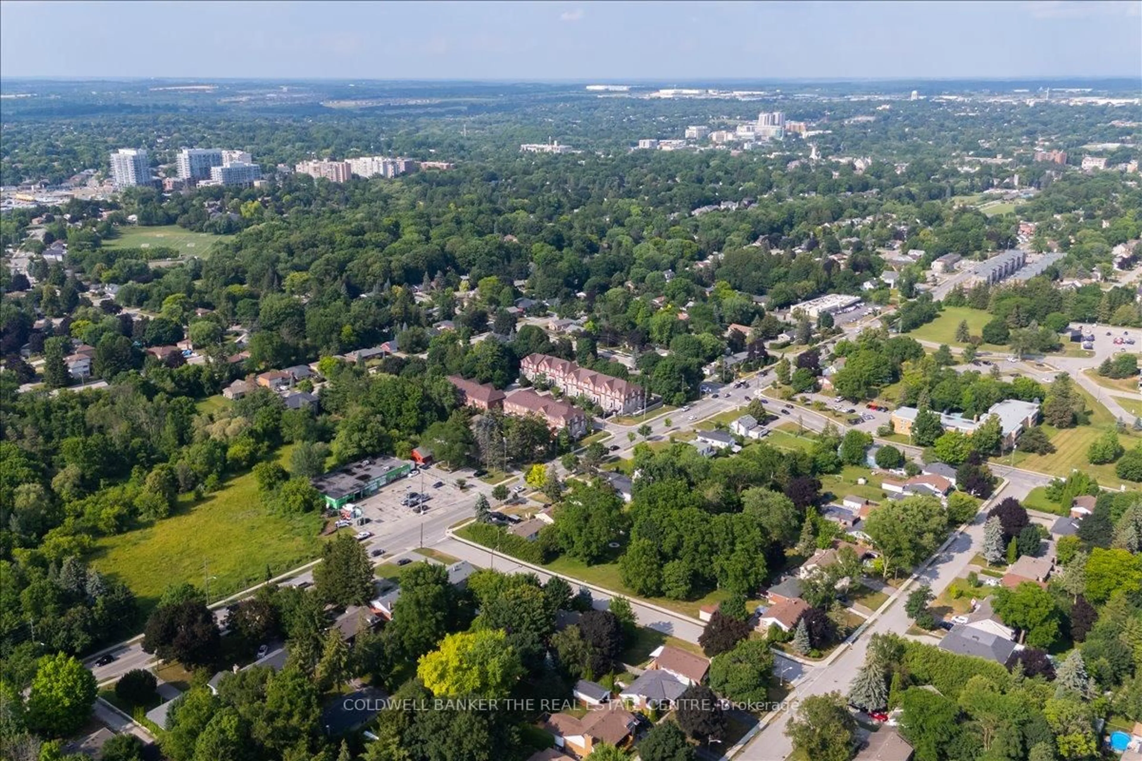 A pic from outside/outdoor area/front of a property/back of a property/a pic from drone, street for 104 Eagle St, Newmarket Ontario L3Y 1J4
