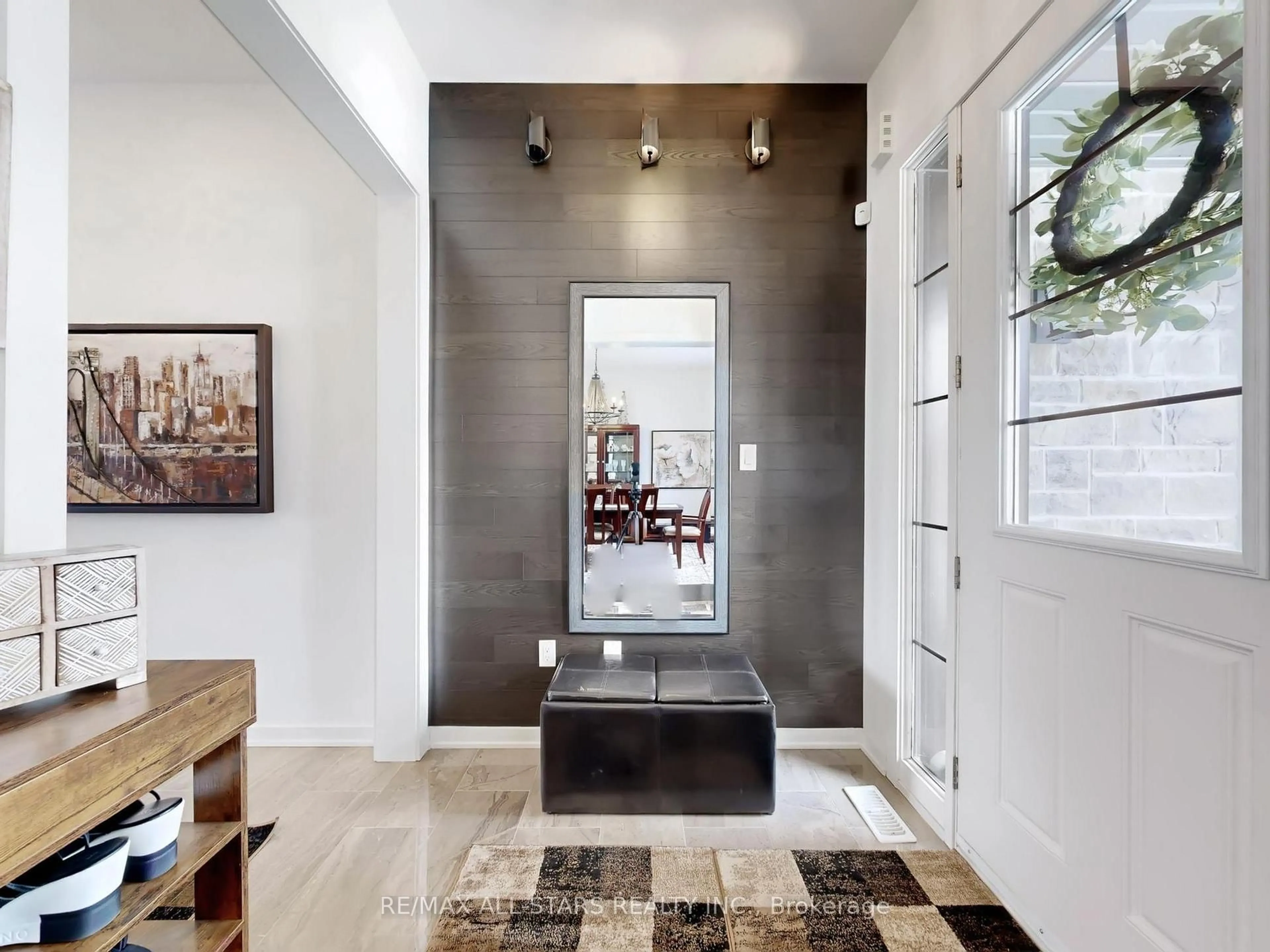 Indoor entryway for 98 Church St, Georgina Ontario L4P 1J5