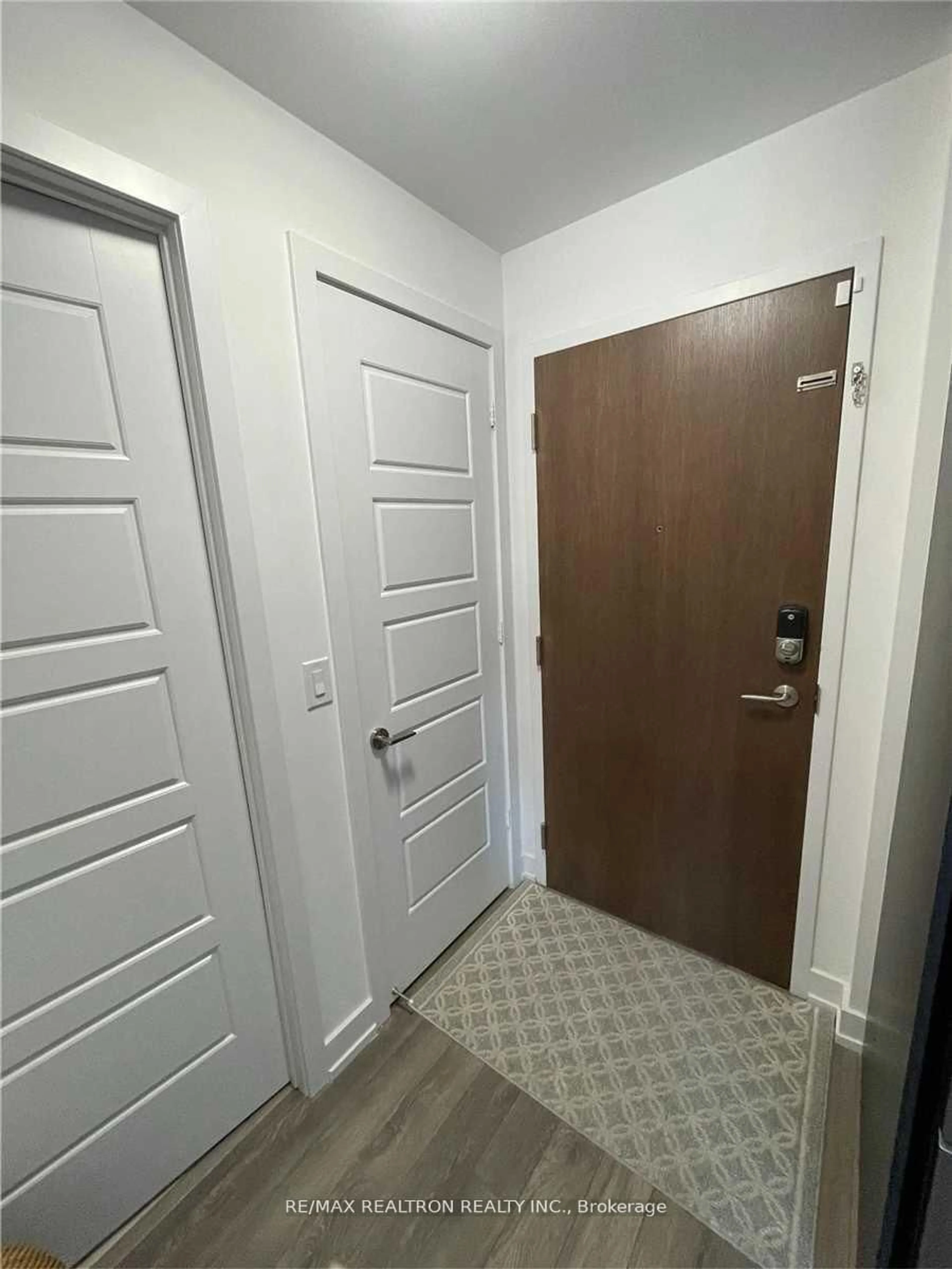 Indoor entryway for 333 Sea Ray Ave #D229, Innisfil Ontario L9S 0M3