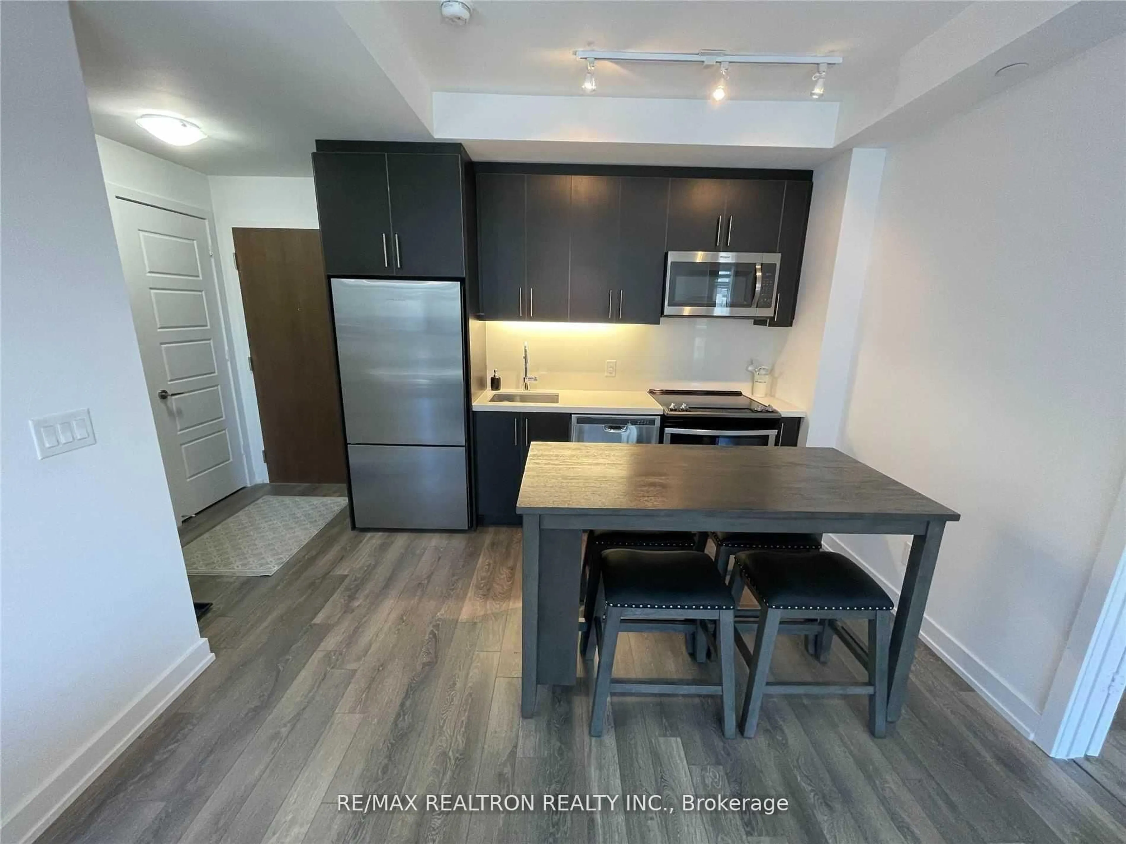 Open concept kitchen, wood/laminate floor for 333 Sea Ray Ave #D229, Innisfil Ontario L9S 0M3