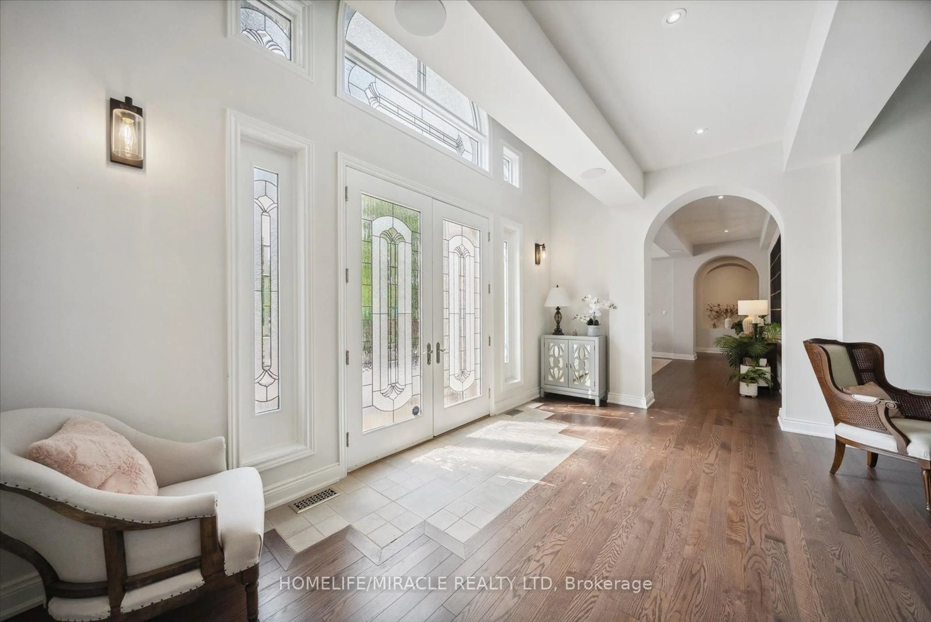 Indoor entryway for 12 Deer Ru, Uxbridge Ontario L9P 0K9