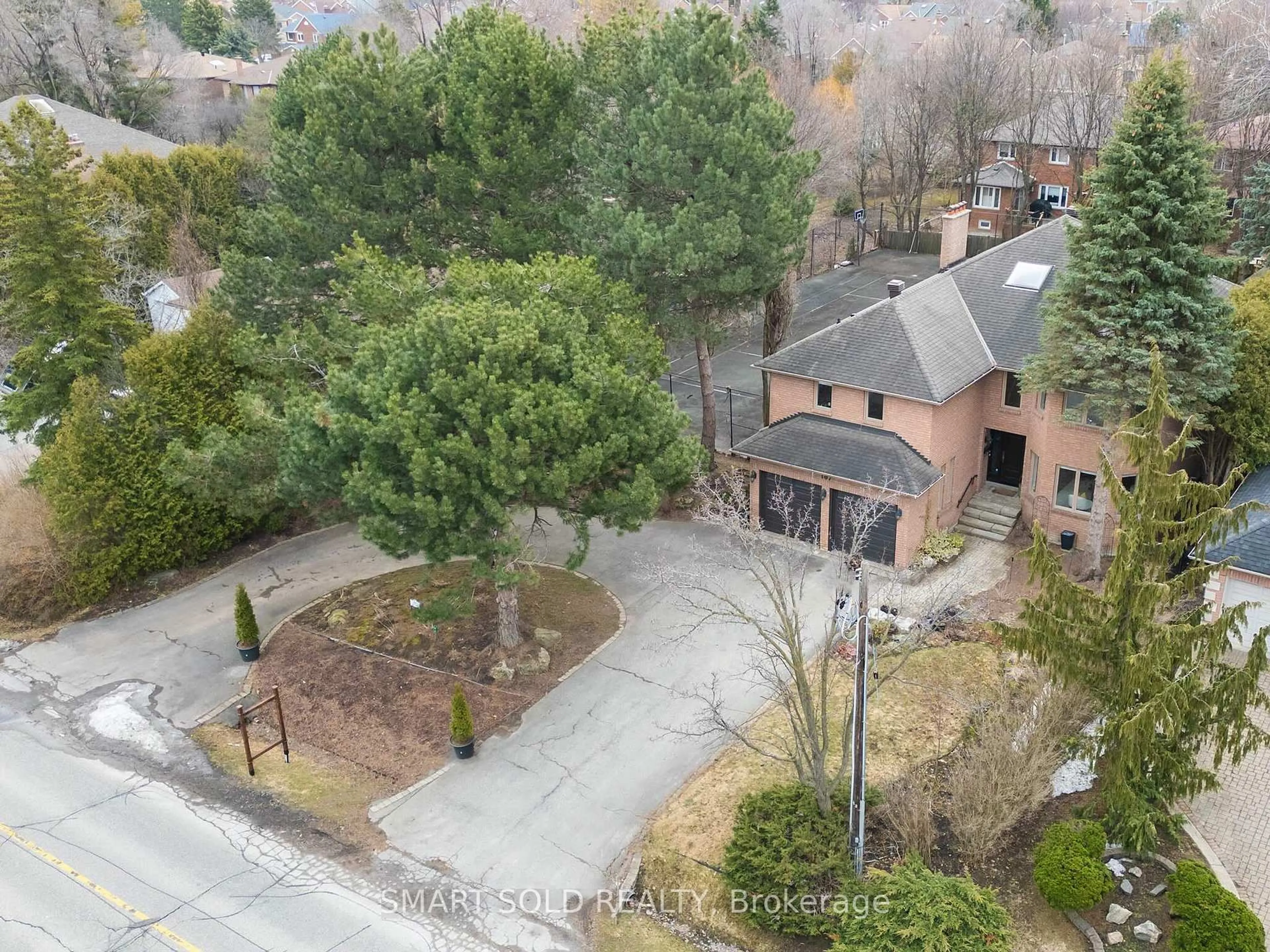 A pic from outside/outdoor area/front of a property/back of a property/a pic from drone, unknown for 107 Arnold Ave, Vaughan Ontario L4J 1B6