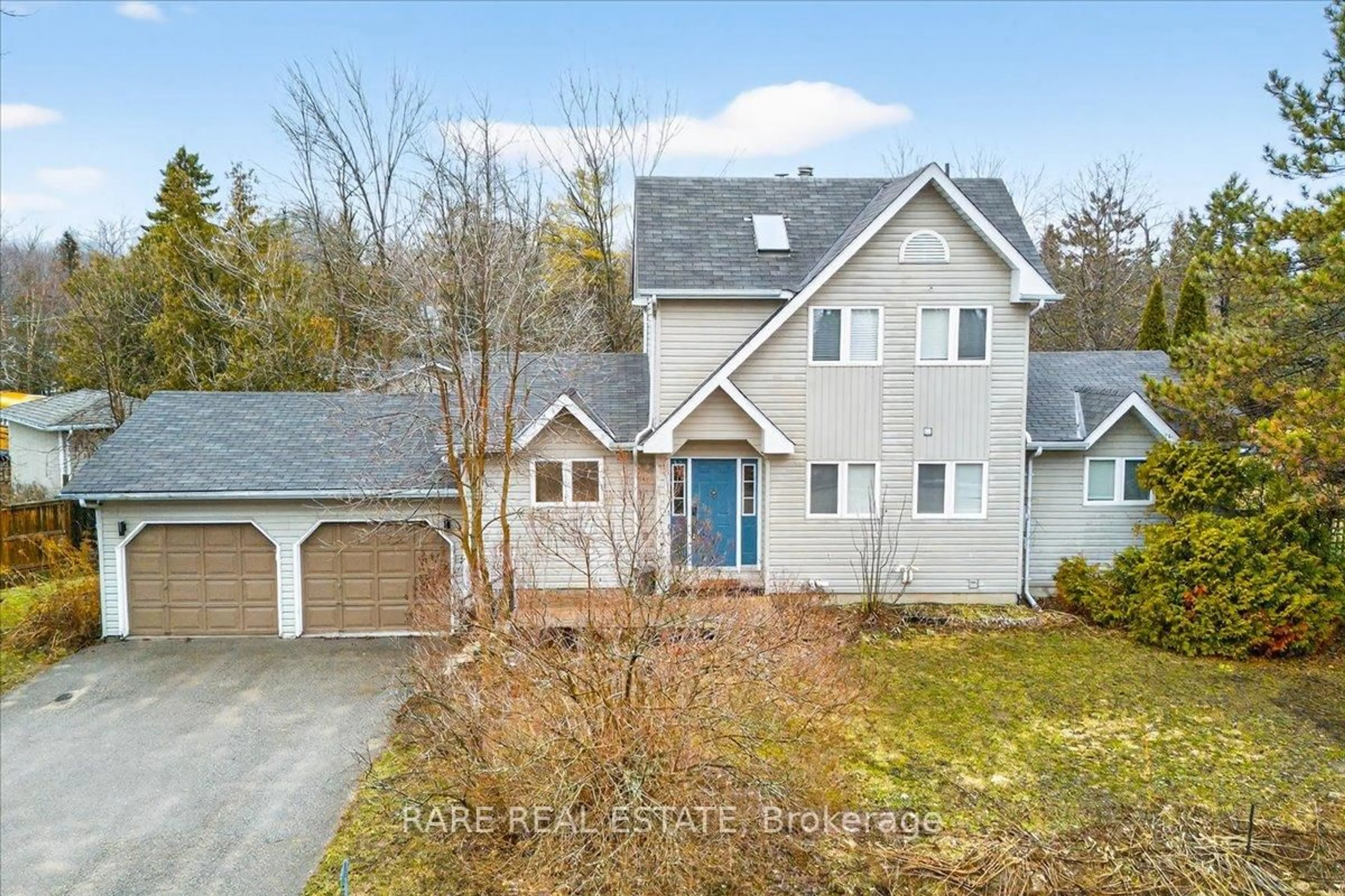 A pic from outside/outdoor area/front of a property/back of a property/a pic from drone, street for 3794 East St, Innisfil Ontario L9S 2L9