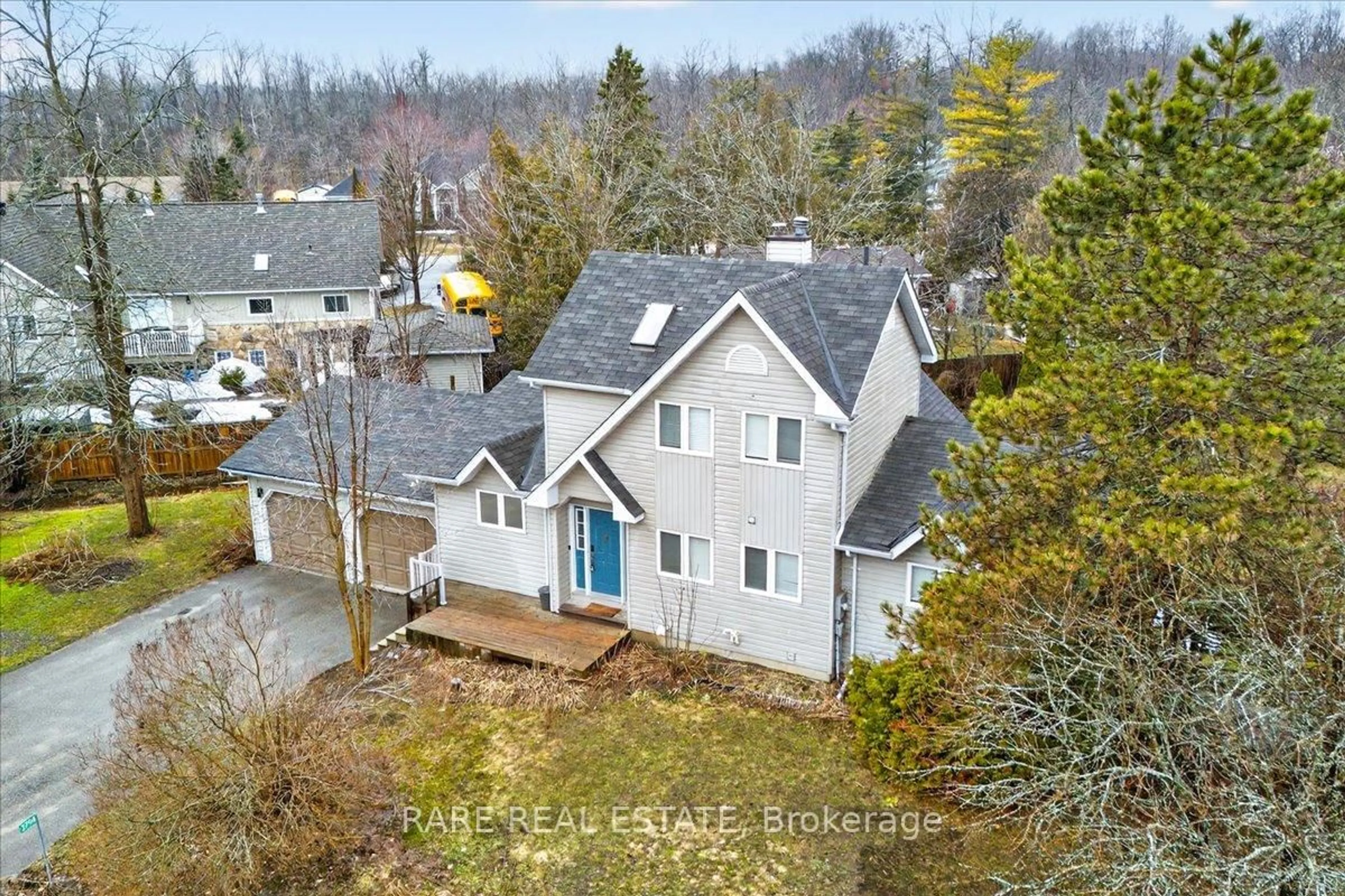 A pic from outside/outdoor area/front of a property/back of a property/a pic from drone, water/lake/river/ocean view for 3794 East St, Innisfil Ontario L9S 2L9