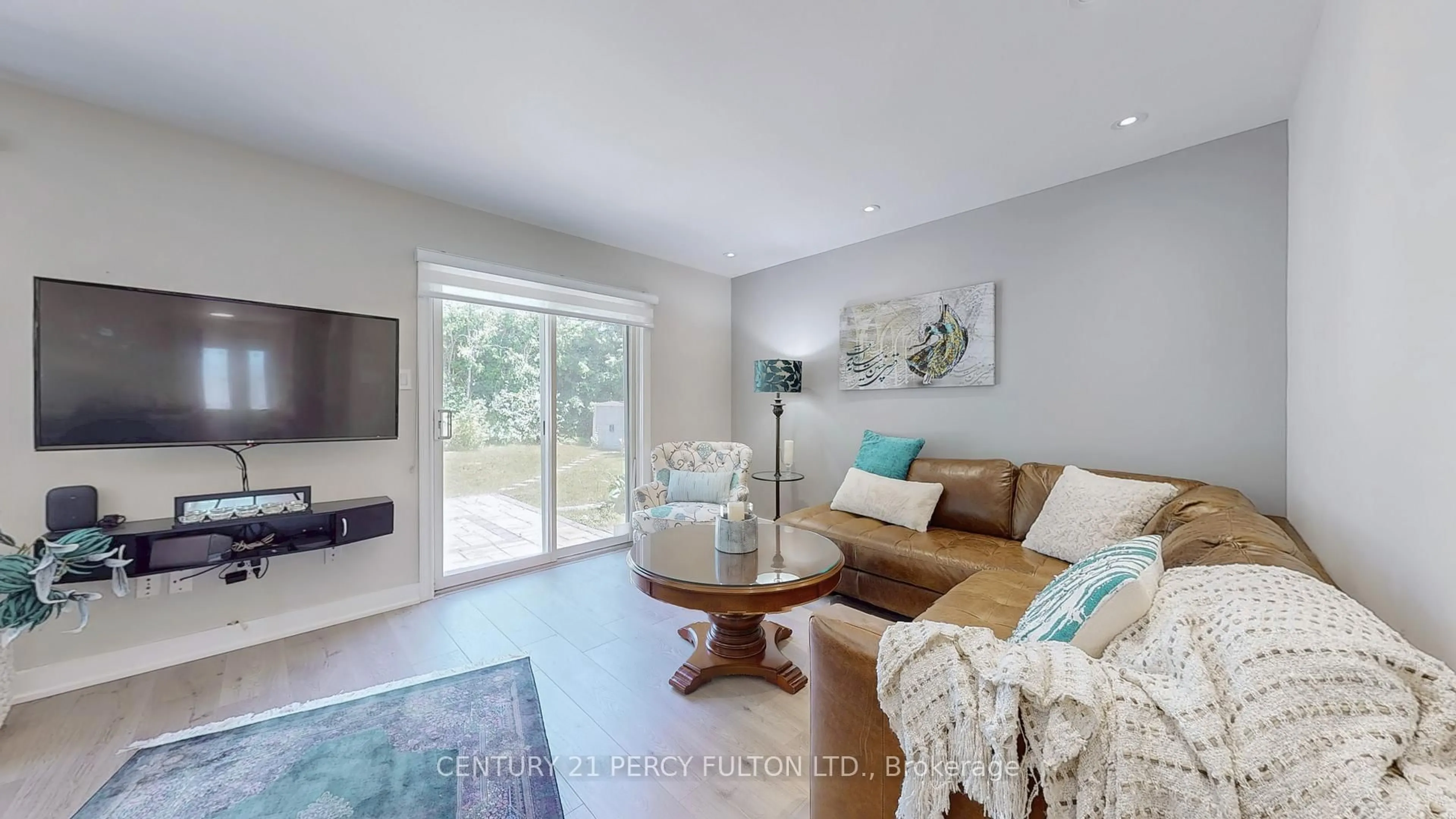 Living room with furniture, unknown for 158 Holm Cres, Markham Ontario L3T 5J3