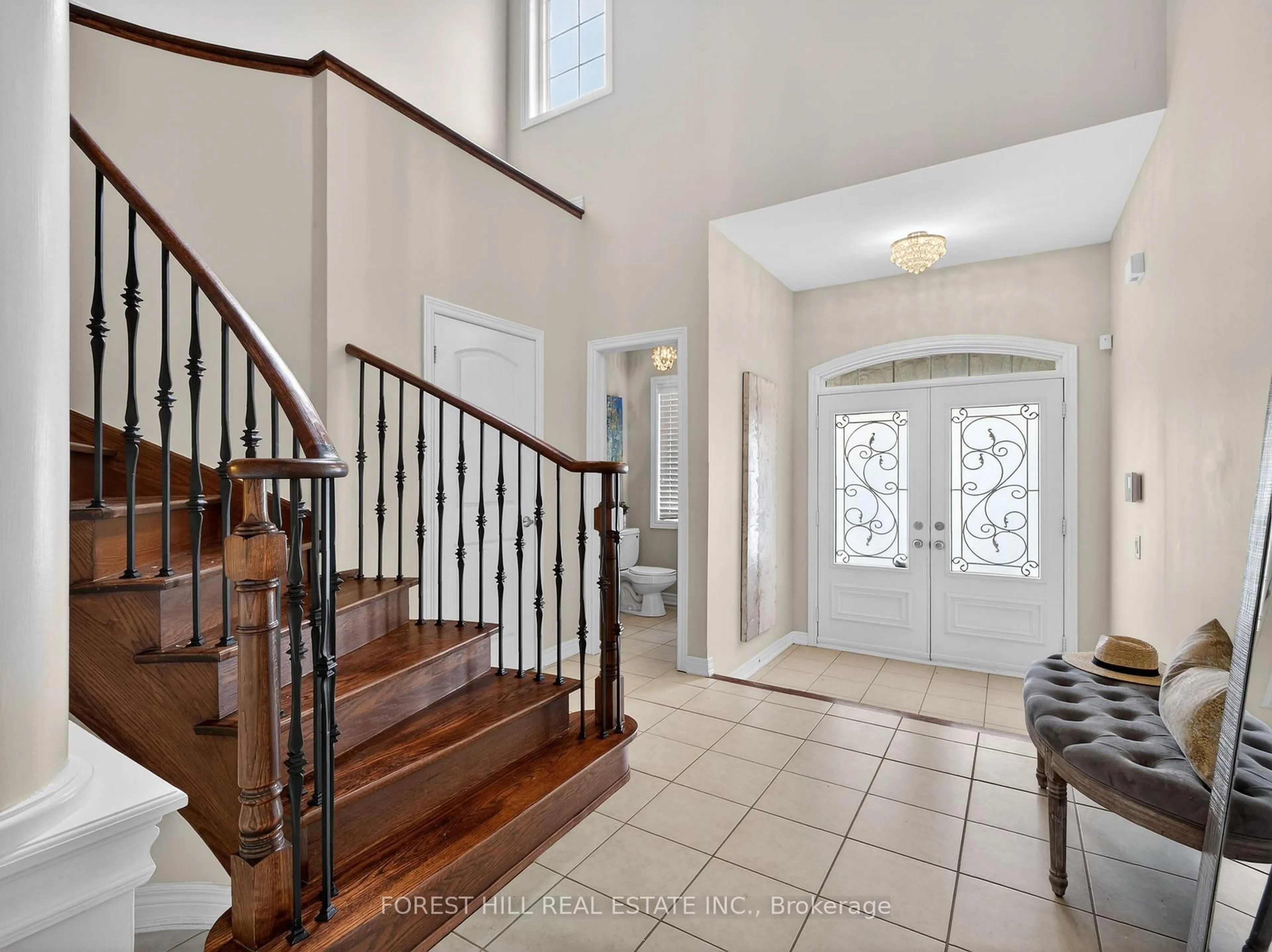 Indoor entryway for 22 Mccombe Lane, Vaughan Ontario L6A 4G2