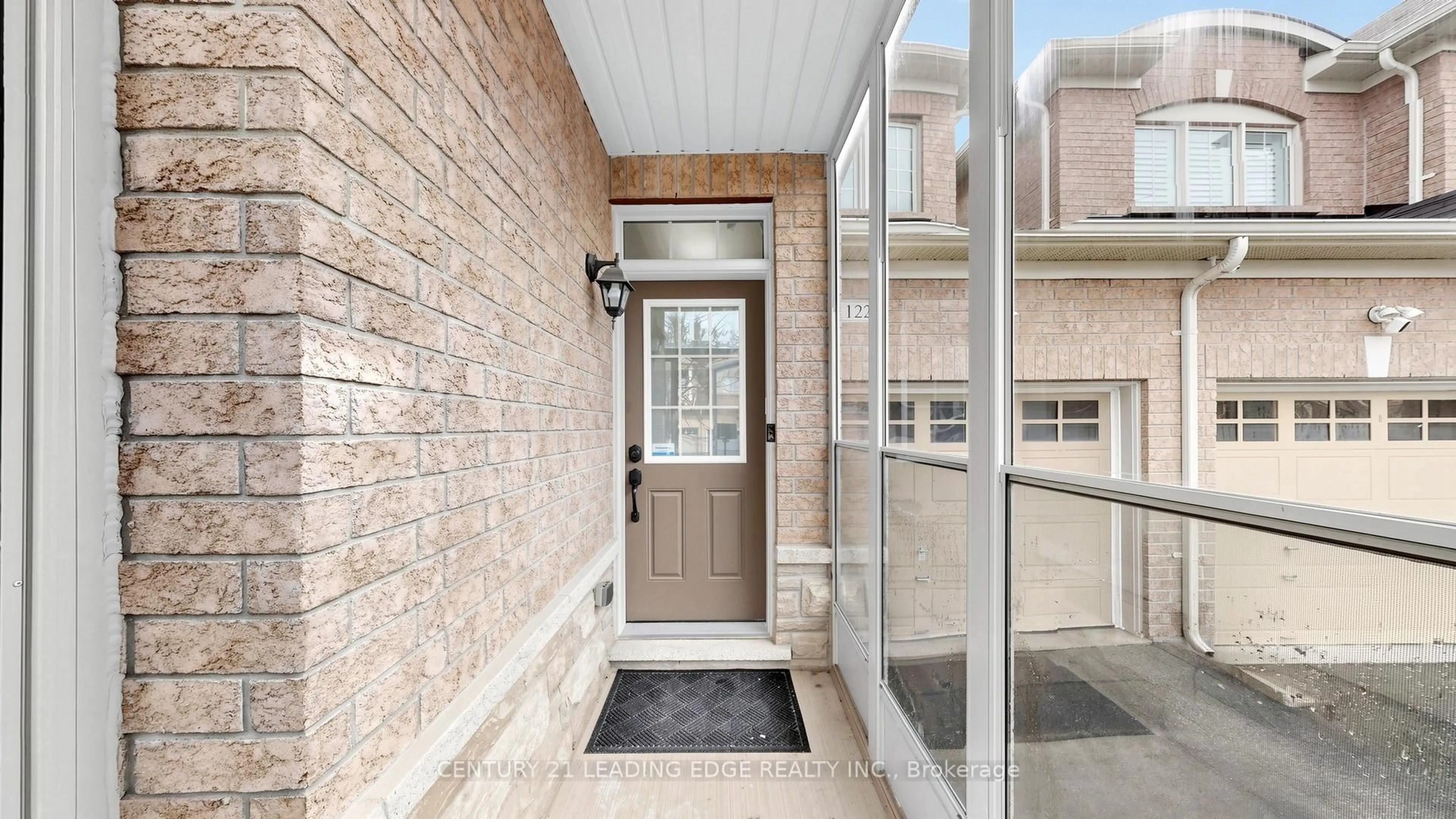 Indoor entryway for 122 Maria Rd, Markham Ontario L6E 0M1