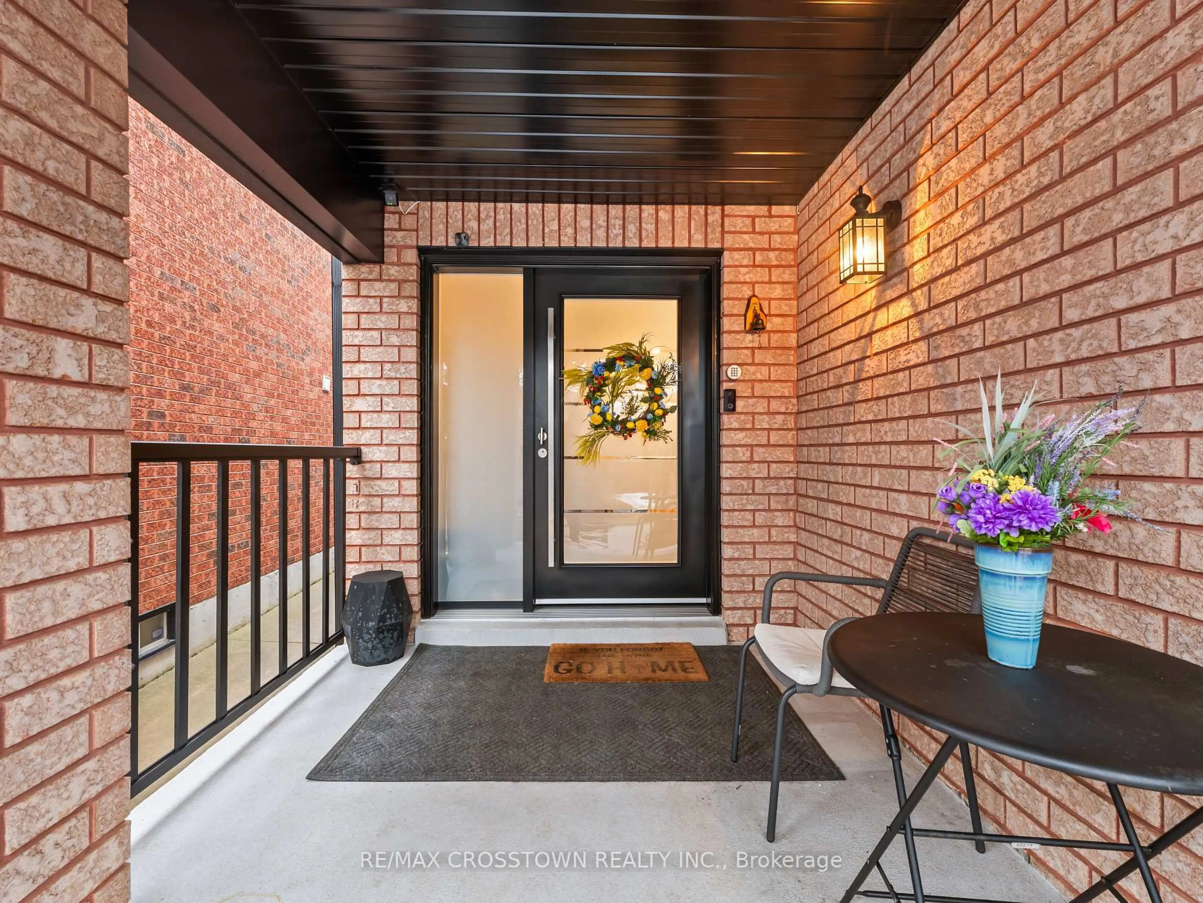 Indoor entryway for 109 Golden Gate Circ, Vaughan Ontario L4H 1N6