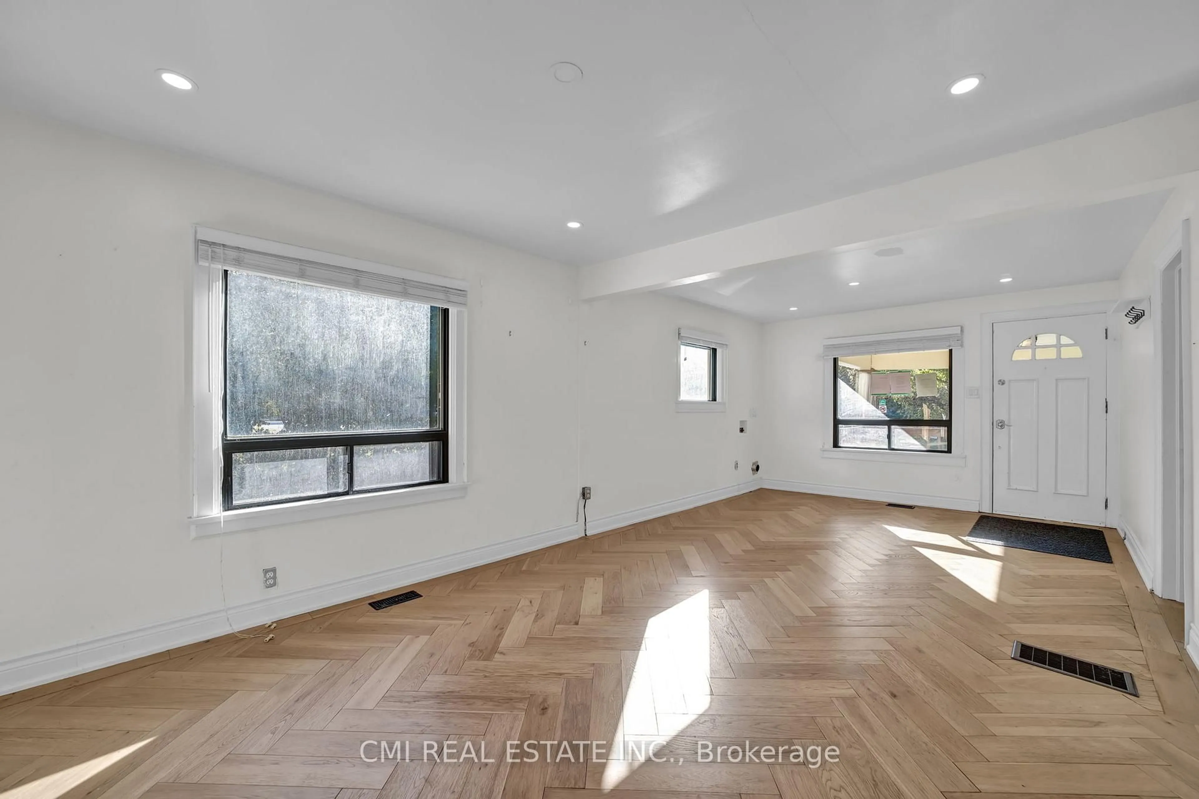 A pic of a room for 153 Clarence St, Vaughan Ontario L4L 1L4