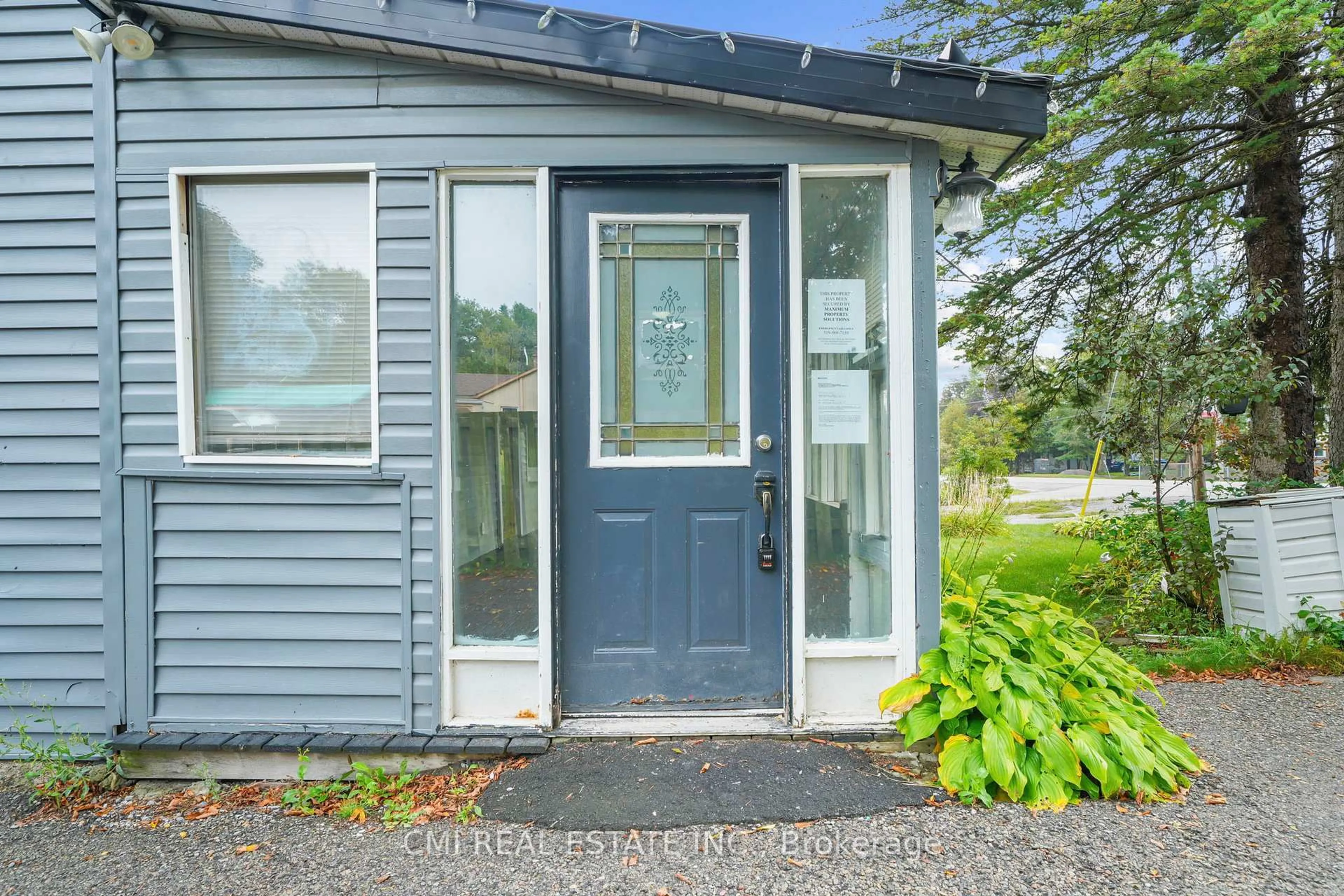 Home with vinyl exterior material, street for 246 Regional 8 Rd, Uxbridge Ontario L9P 1R1