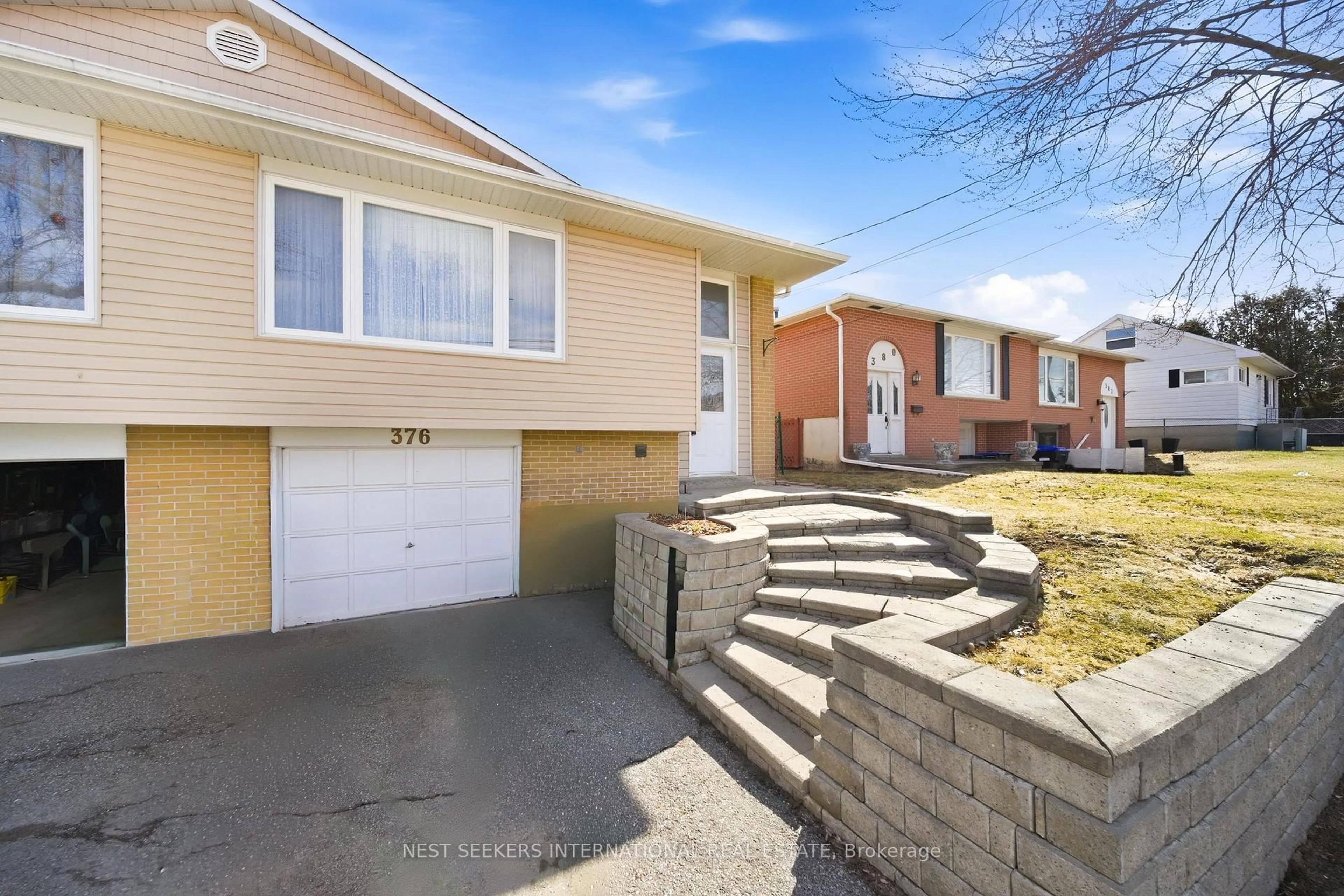 Home with brick exterior material, street for 376 Agar Ave, Bradford West Gwillimbury Ontario L3Z 1H5