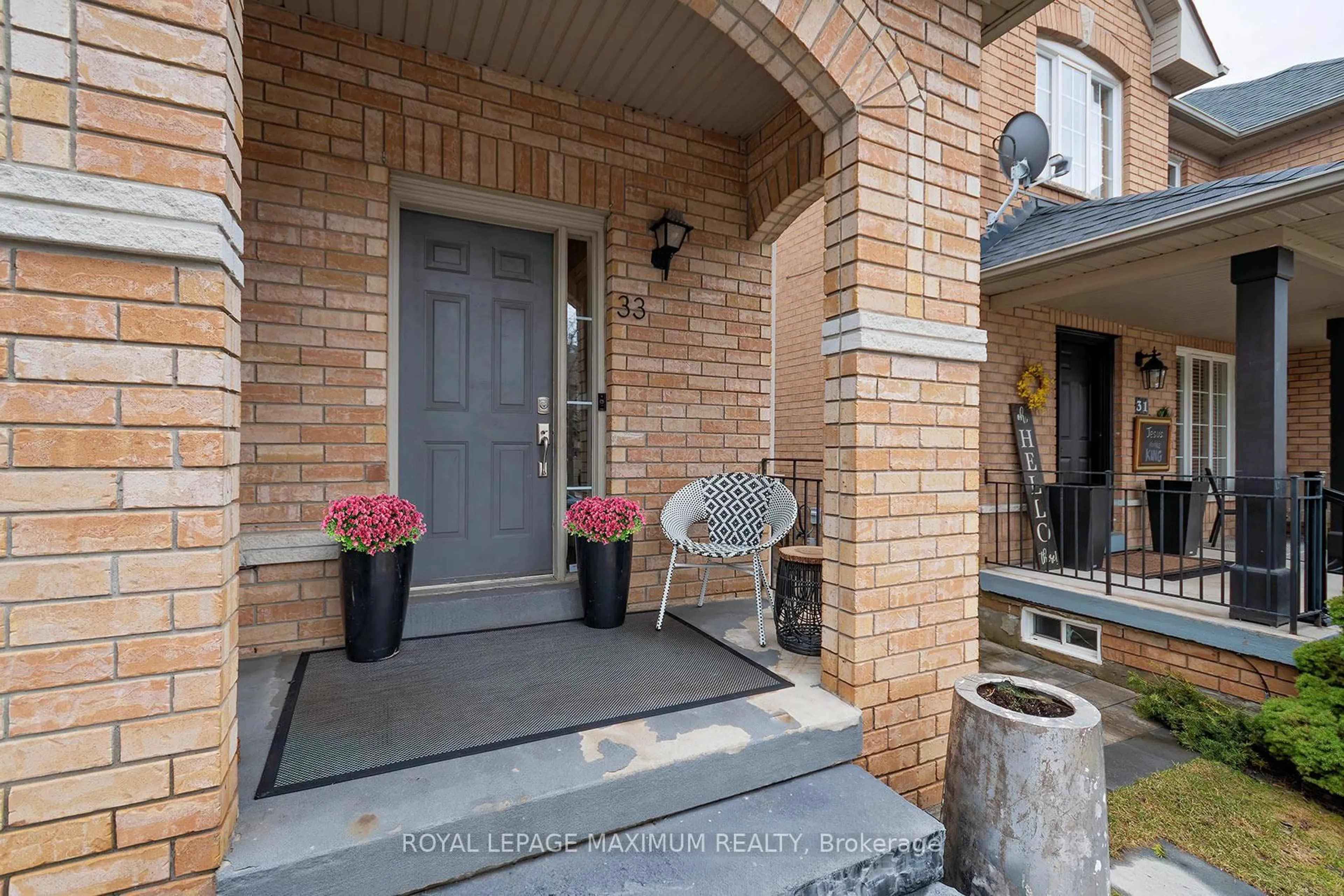 Indoor entryway for 33 La Neve Ave, Vaughan Ontario L4H 1M4