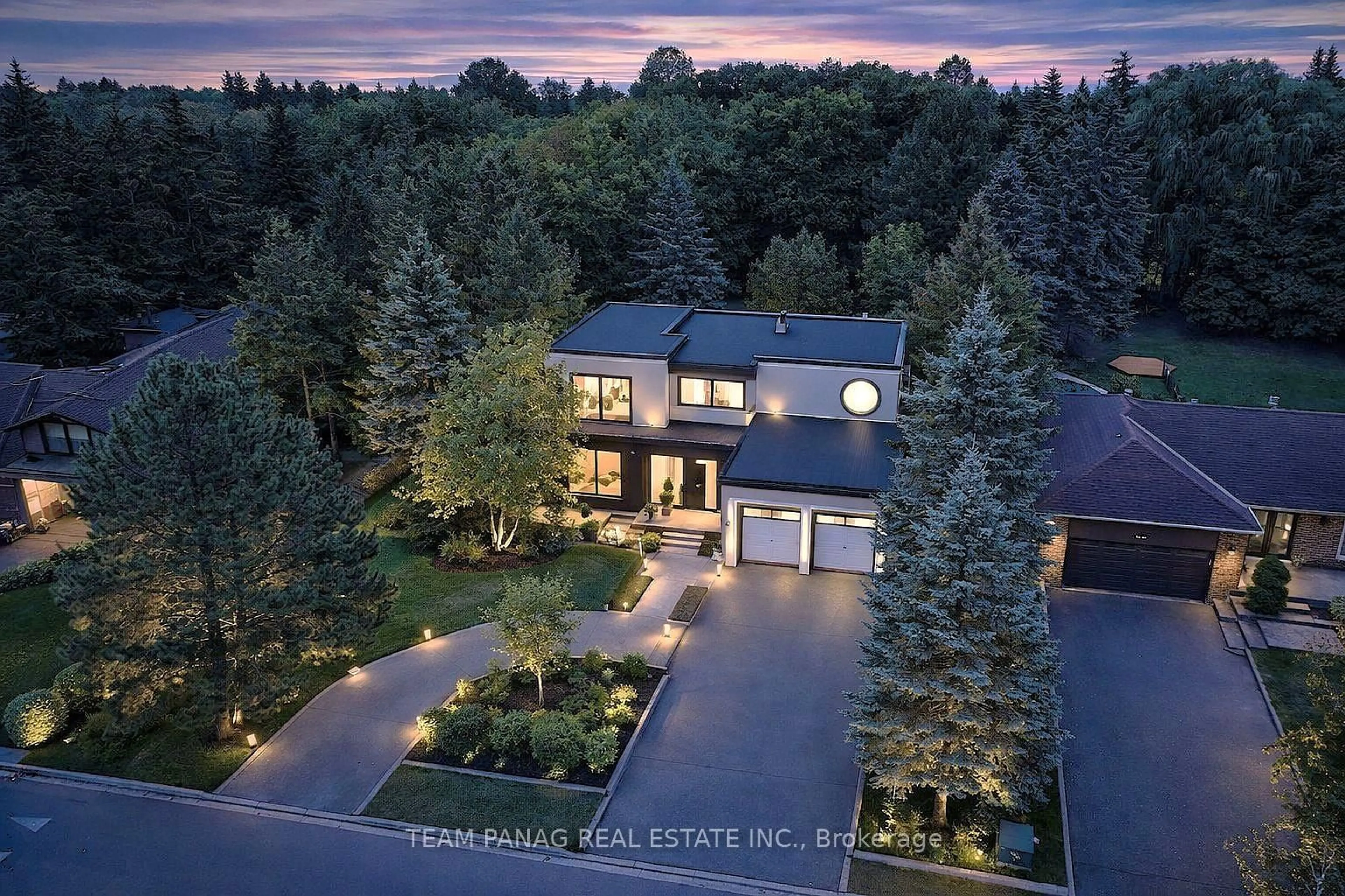 A pic from outside/outdoor area/front of a property/back of a property/a pic from drone, forest/trees view for 179 Ellis Ave, King Ontario L0G 1N0