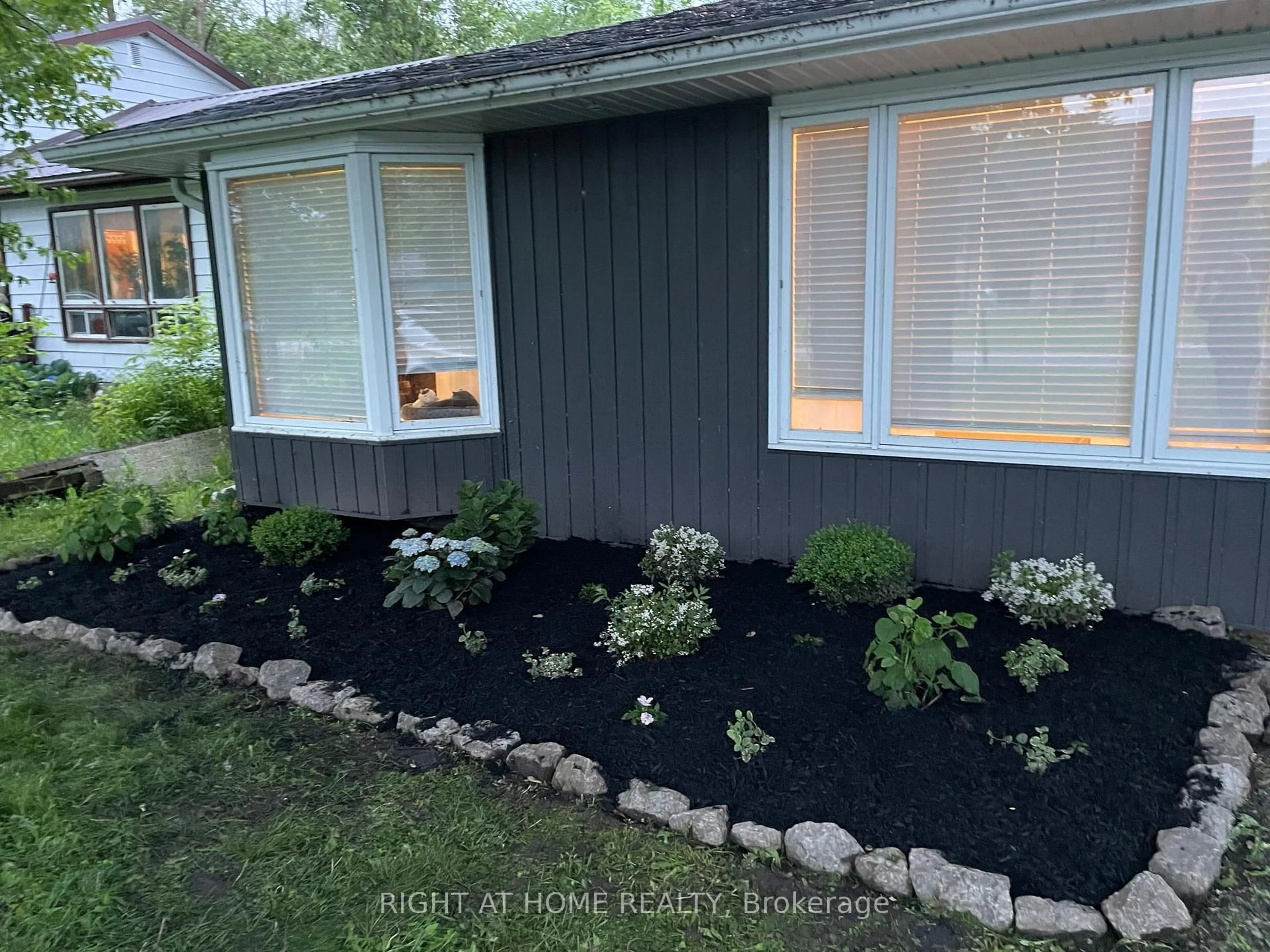 Home with vinyl exterior material, street for 54 Blue Jay Blvd, Georgina Ontario L0E 1N0