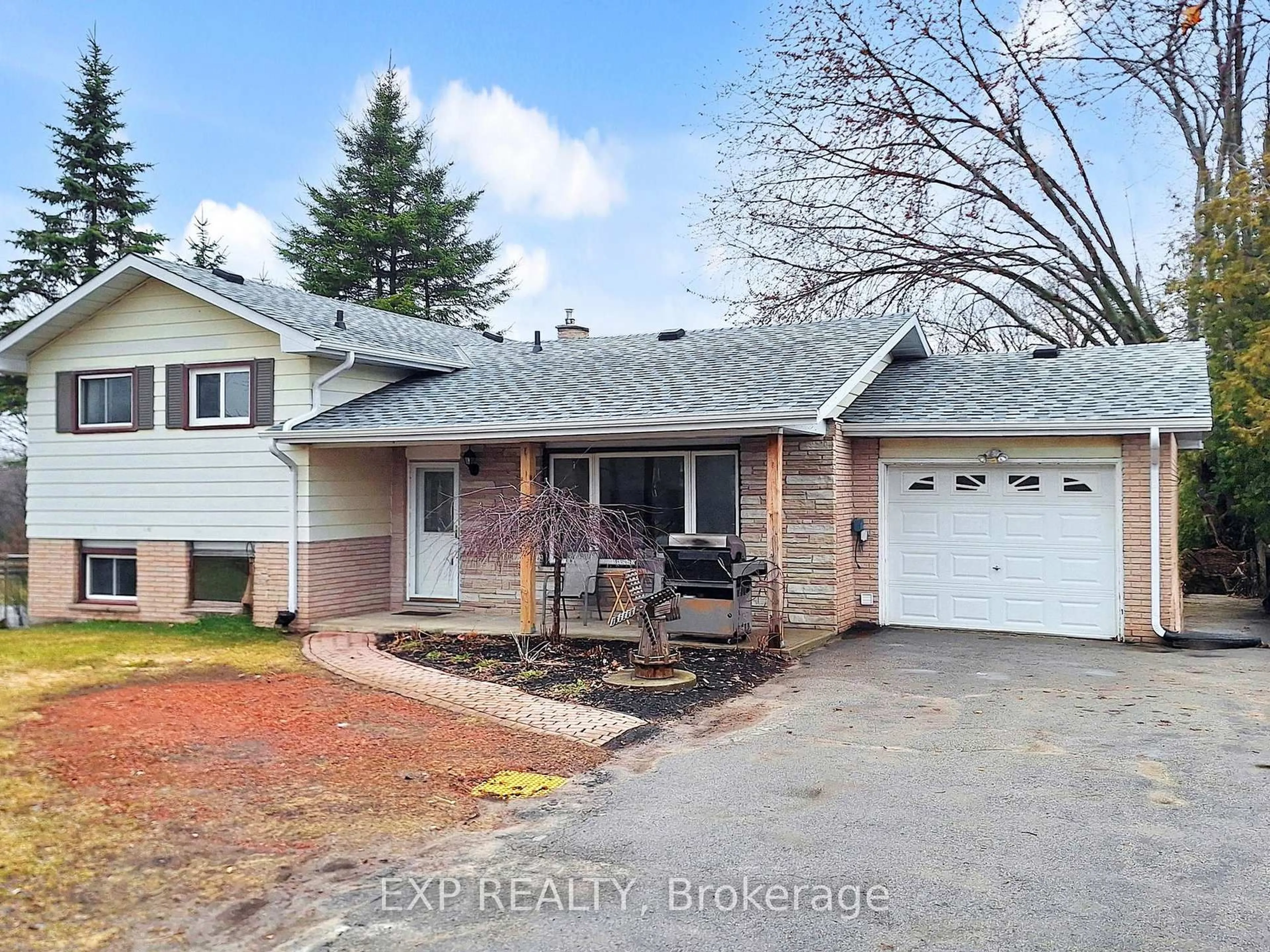 A pic from outside/outdoor area/front of a property/back of a property/a pic from drone, street for 10384 Ravenshoe Rd, Georgina Ontario L0C 1L0