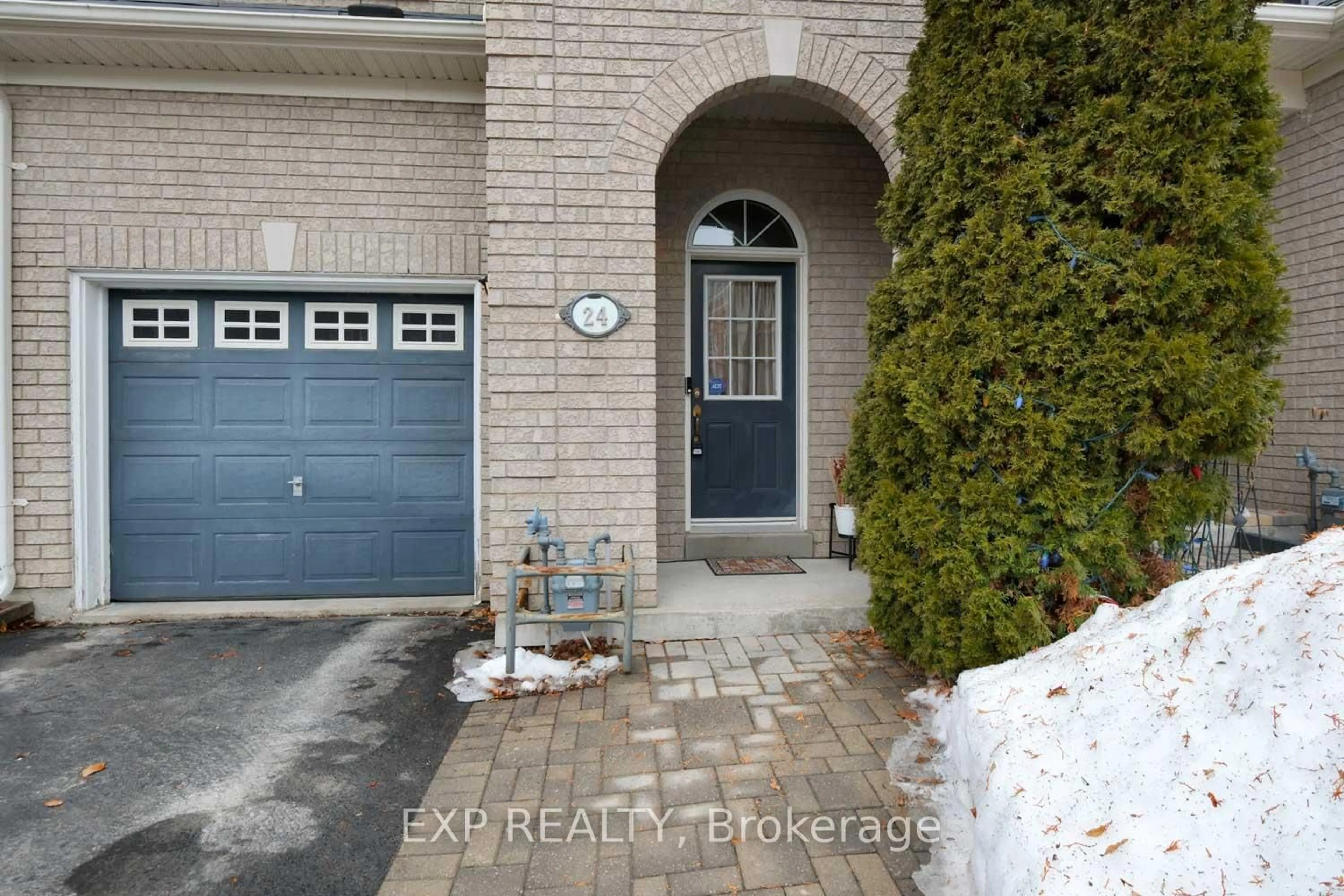 Indoor entryway for 24 Williams St, Markham Ontario L6C 0C2