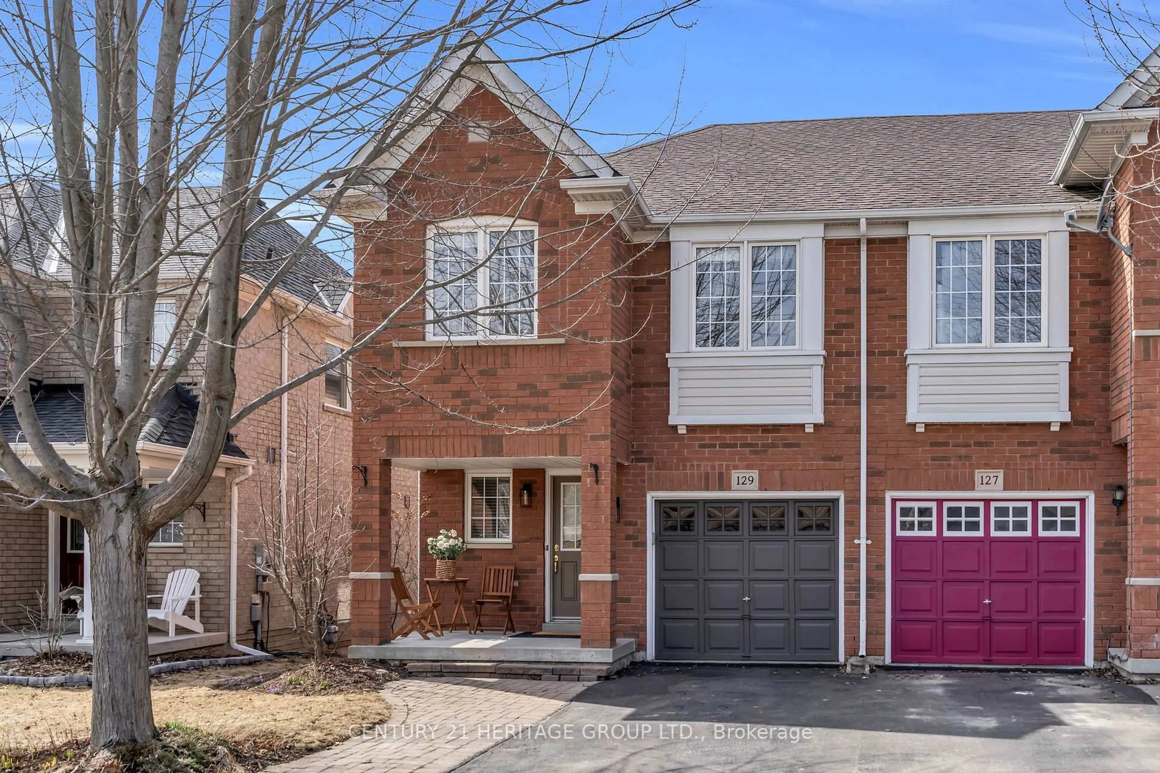 Home with brick exterior material, street for 129 Hartford Cres, Newmarket Ontario L3X 2Z4