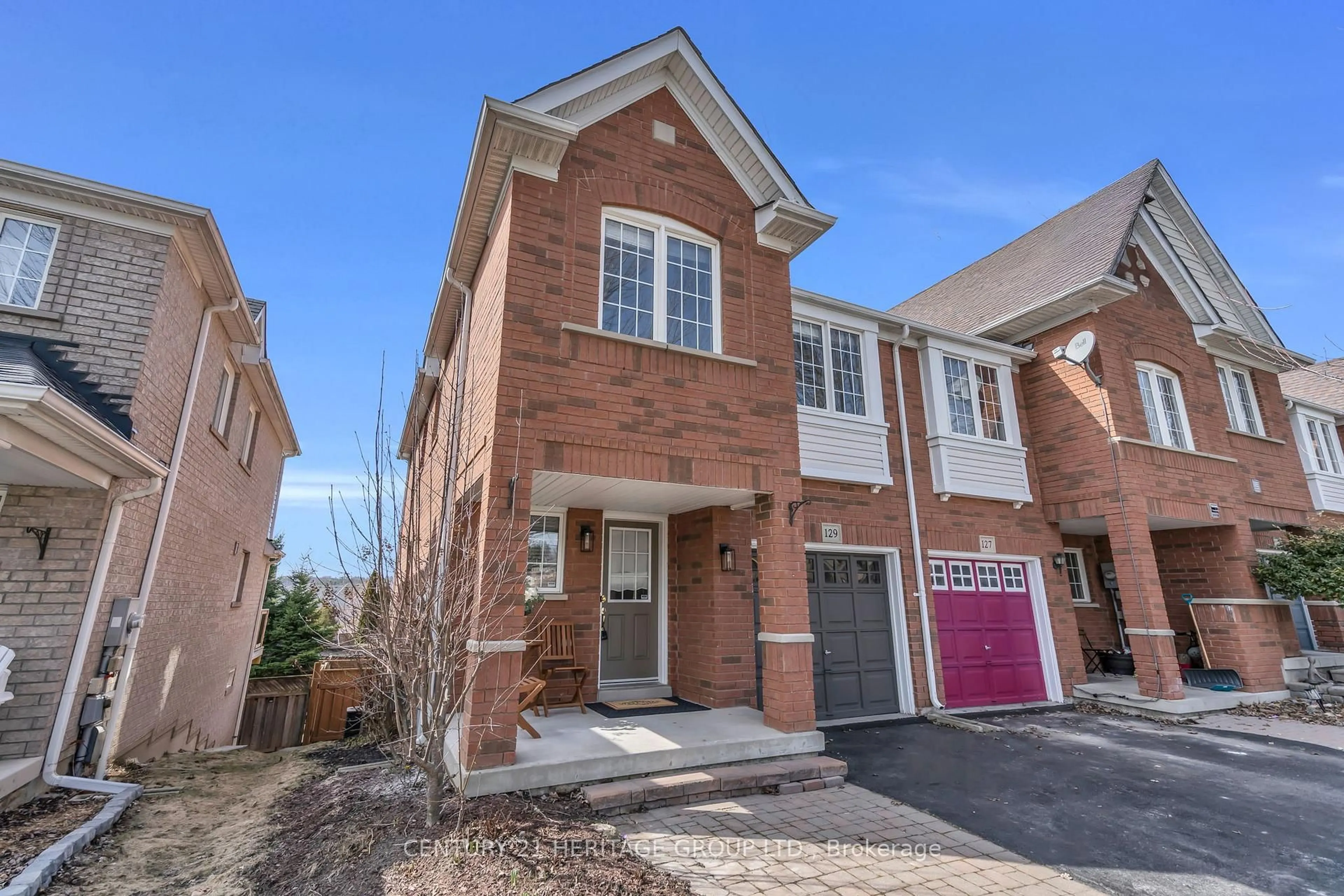 Home with brick exterior material, street for 129 Hartford Cres, Newmarket Ontario L3X 2Z4