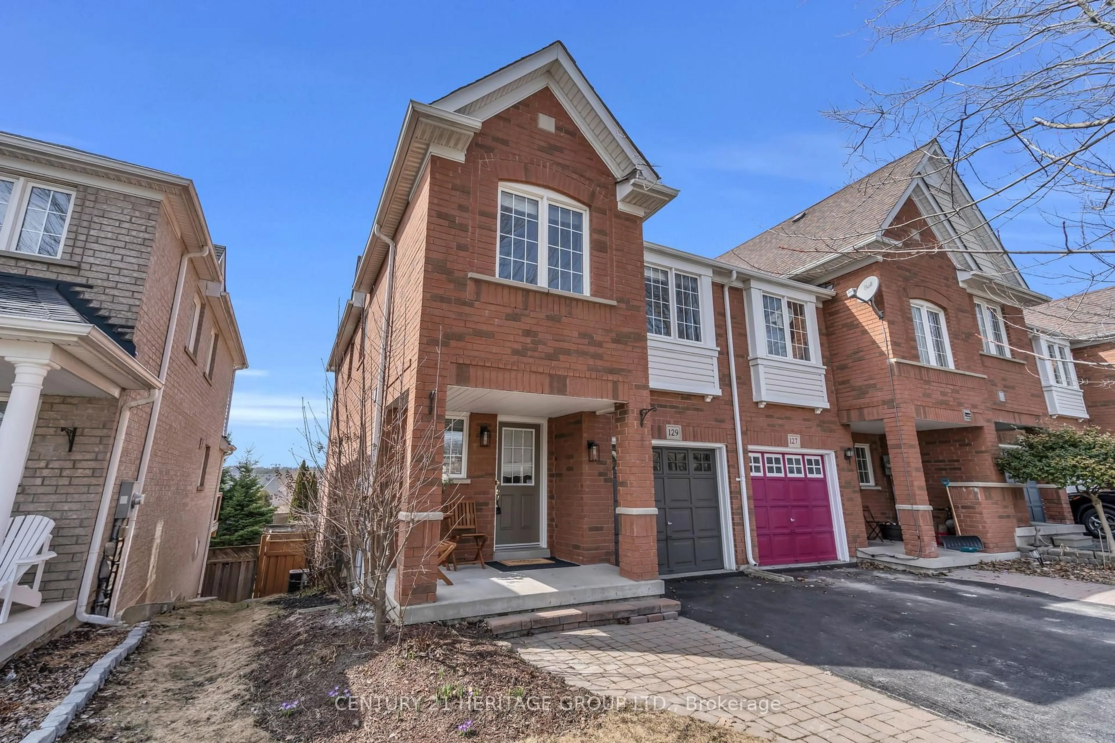 Home with brick exterior material, street for 129 Hartford Cres, Newmarket Ontario L3X 2Z4