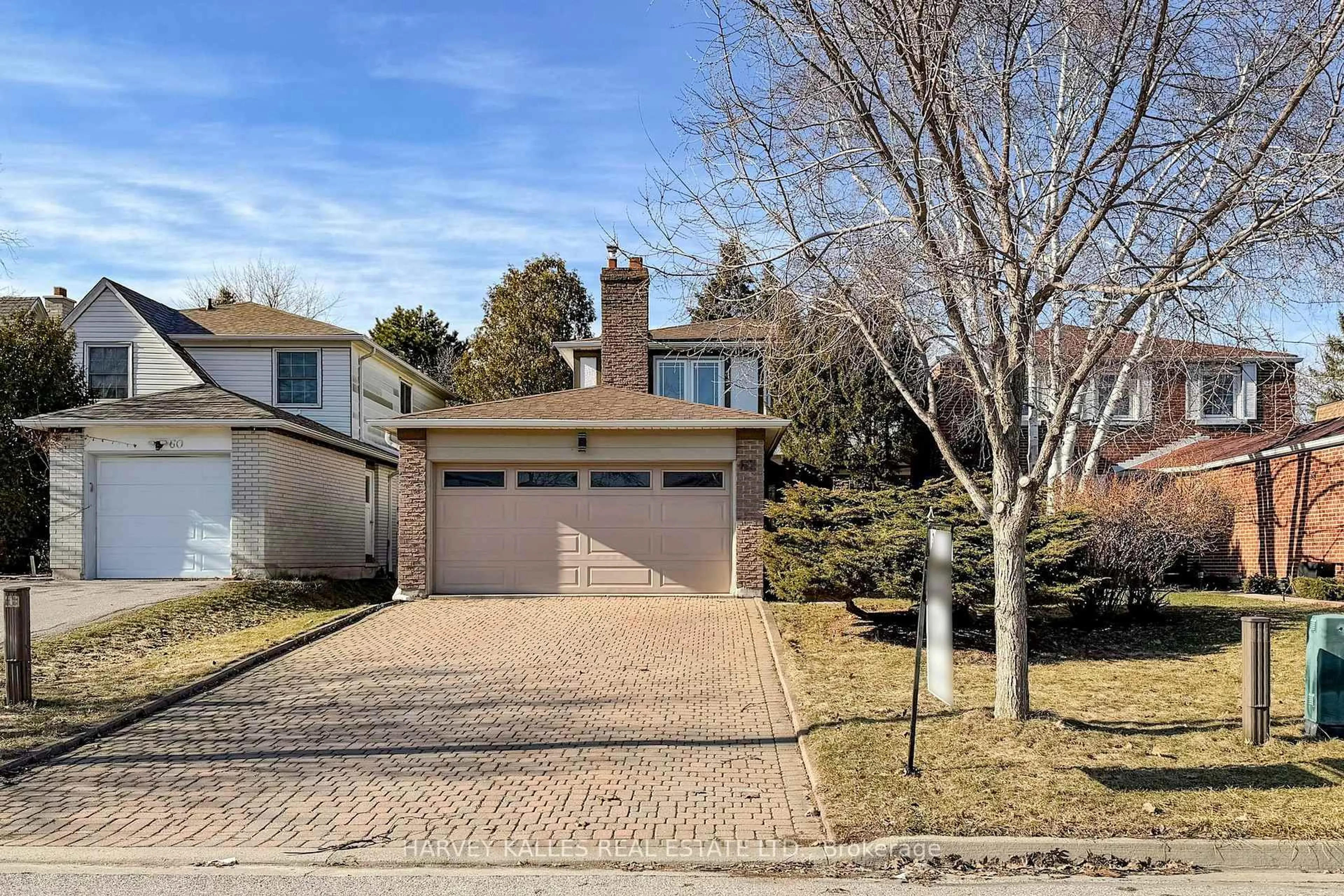 A pic from outside/outdoor area/front of a property/back of a property/a pic from drone, street for 62 Dersingham Cres, Markham Ontario L3T 4E8