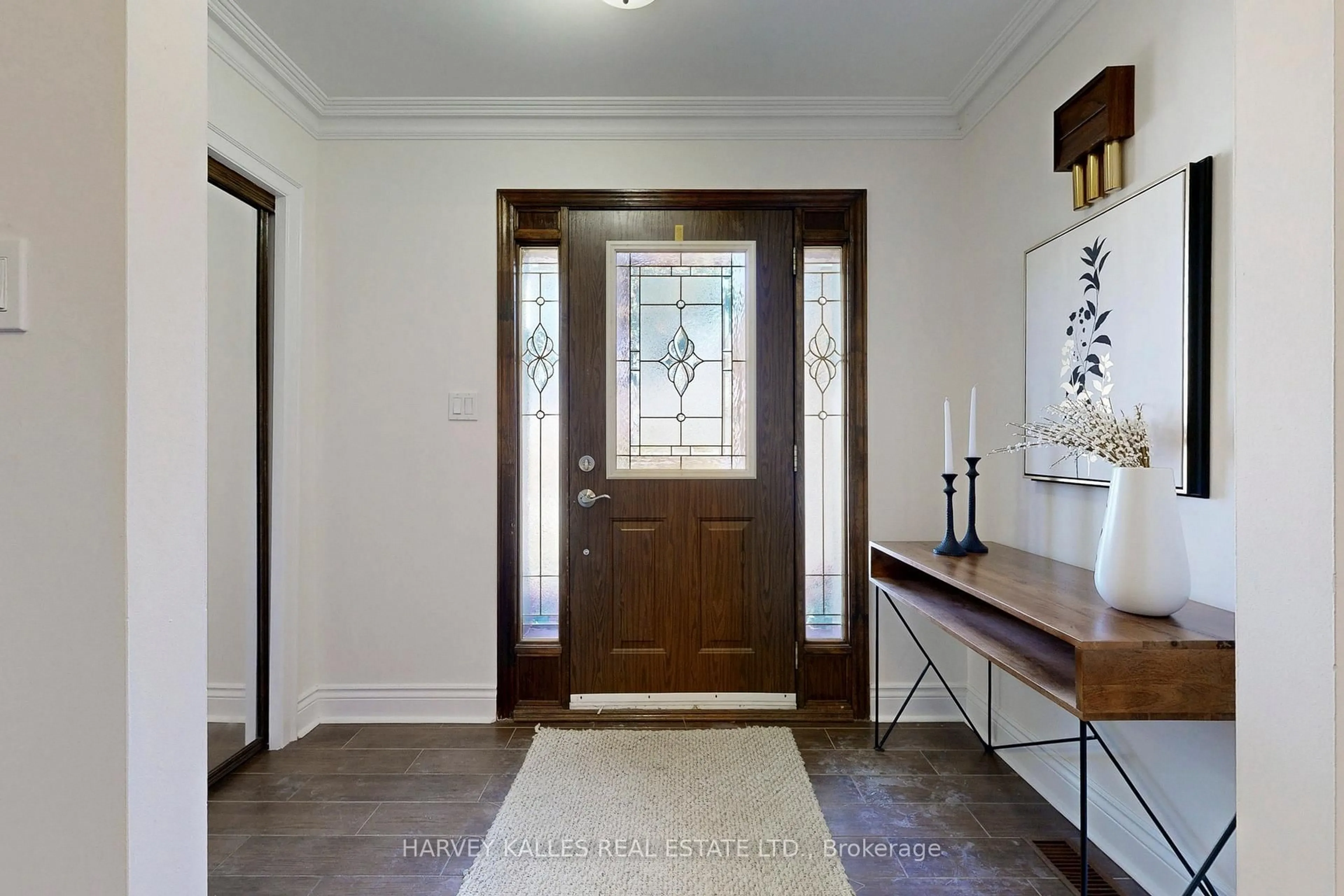 Indoor entryway for 62 Dersingham Cres, Markham Ontario L3T 4E8