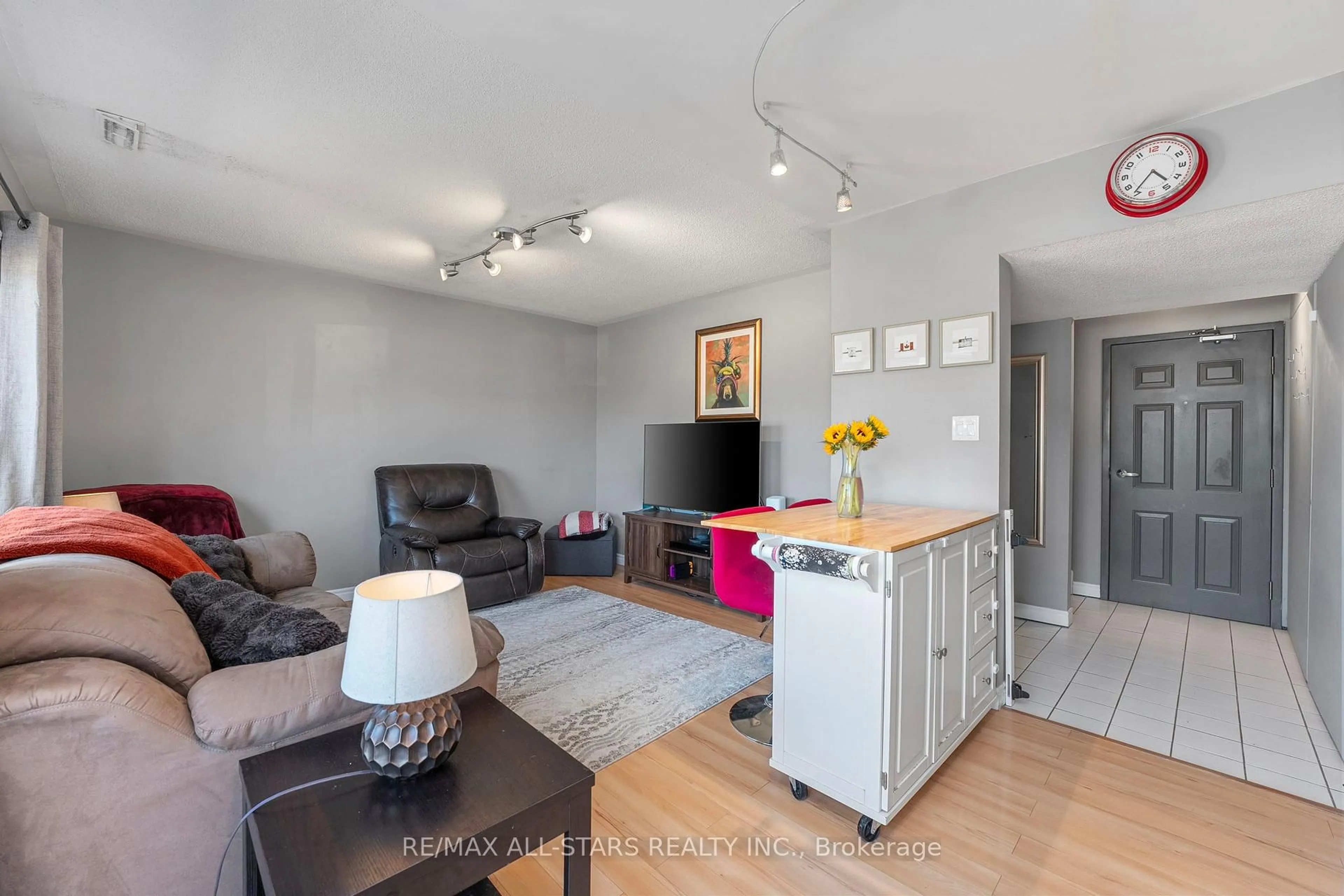 Living room with furniture, unknown for 1 Testa Rd #36, Uxbridge Ontario L9P 1Y9