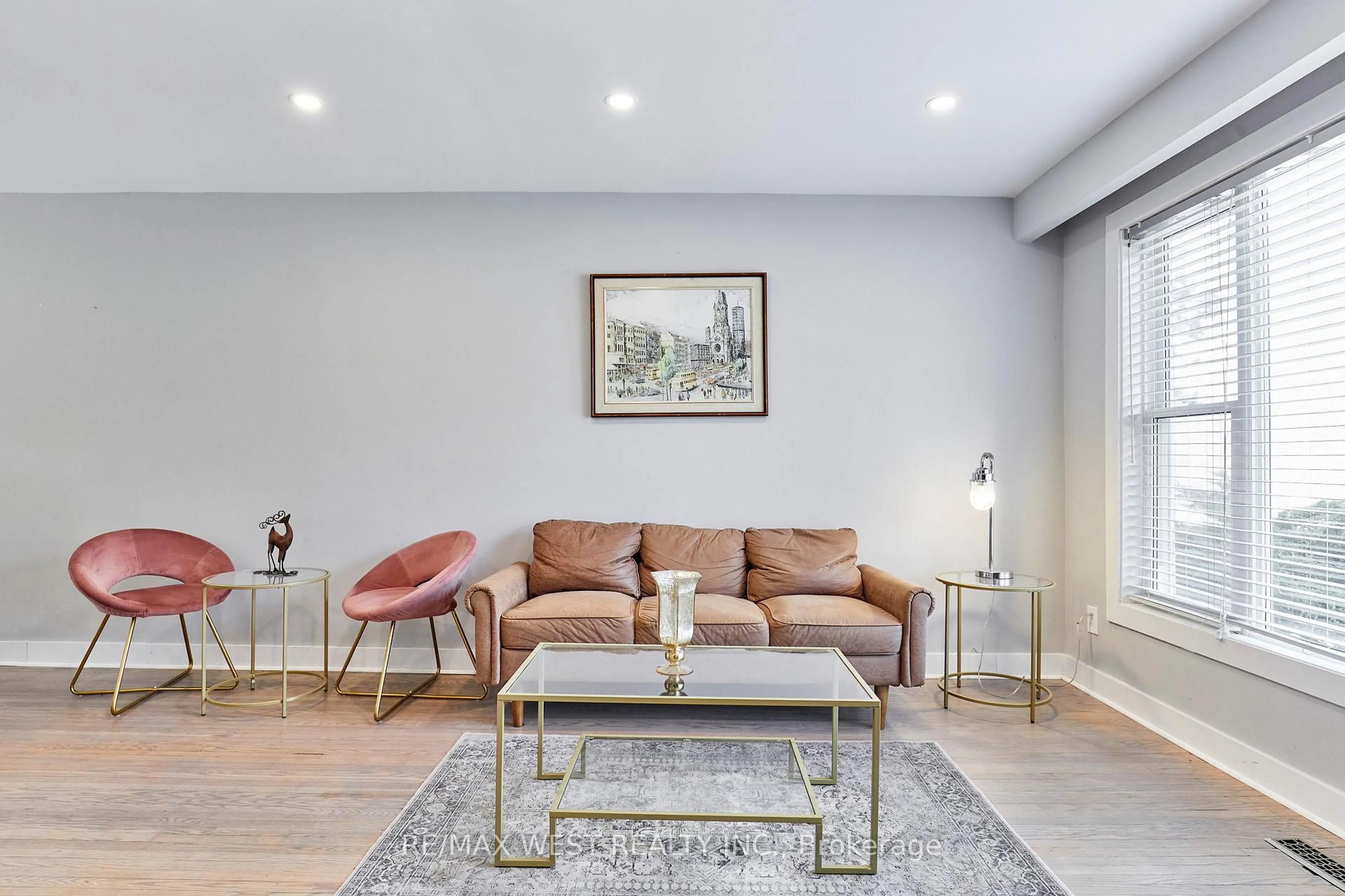 Living room with furniture, unknown for 20 Mill St, Markham Ontario L3P 1K9