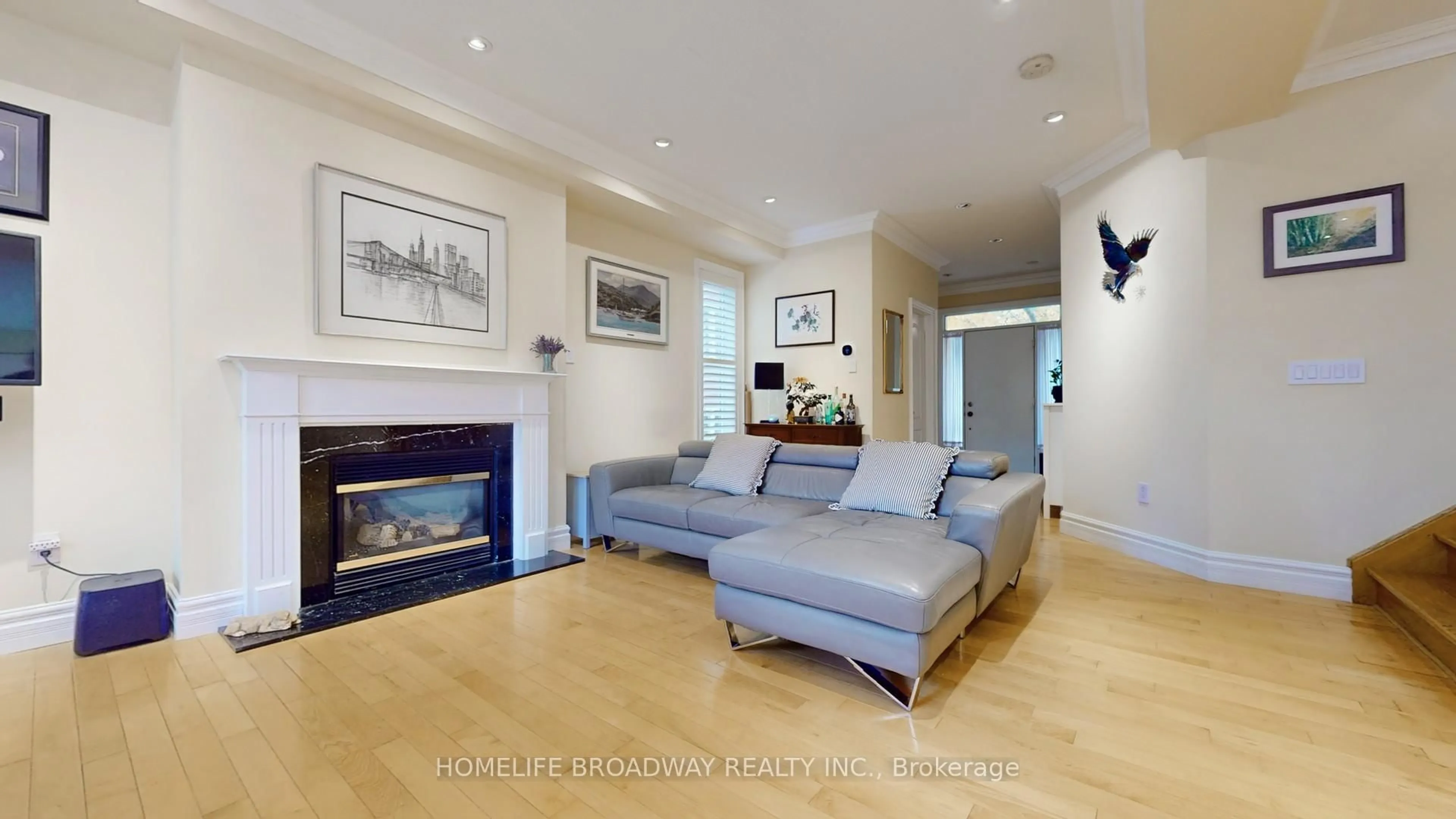 Living room with furniture, wood/laminate floor for 9133 Bayview Ave #TH25, Richmond Hill Ontario L4B 4C5