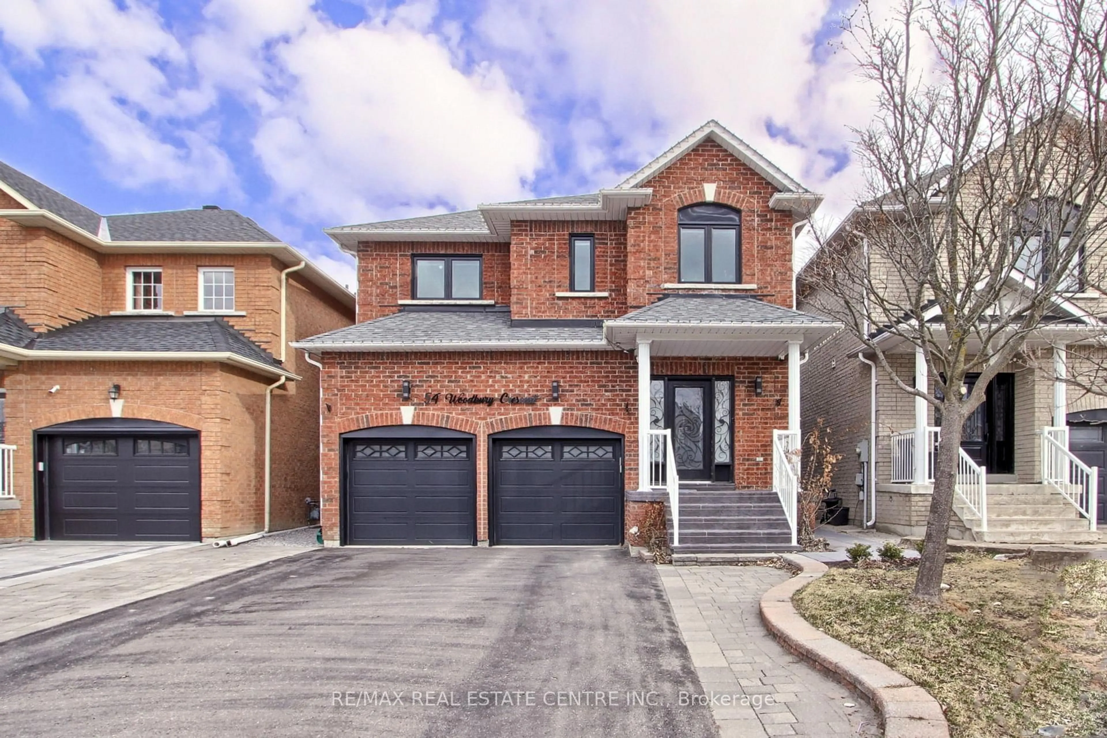 Home with brick exterior material, street for 54 Woodbury Cres, Newmarket Ontario L3X 2V5