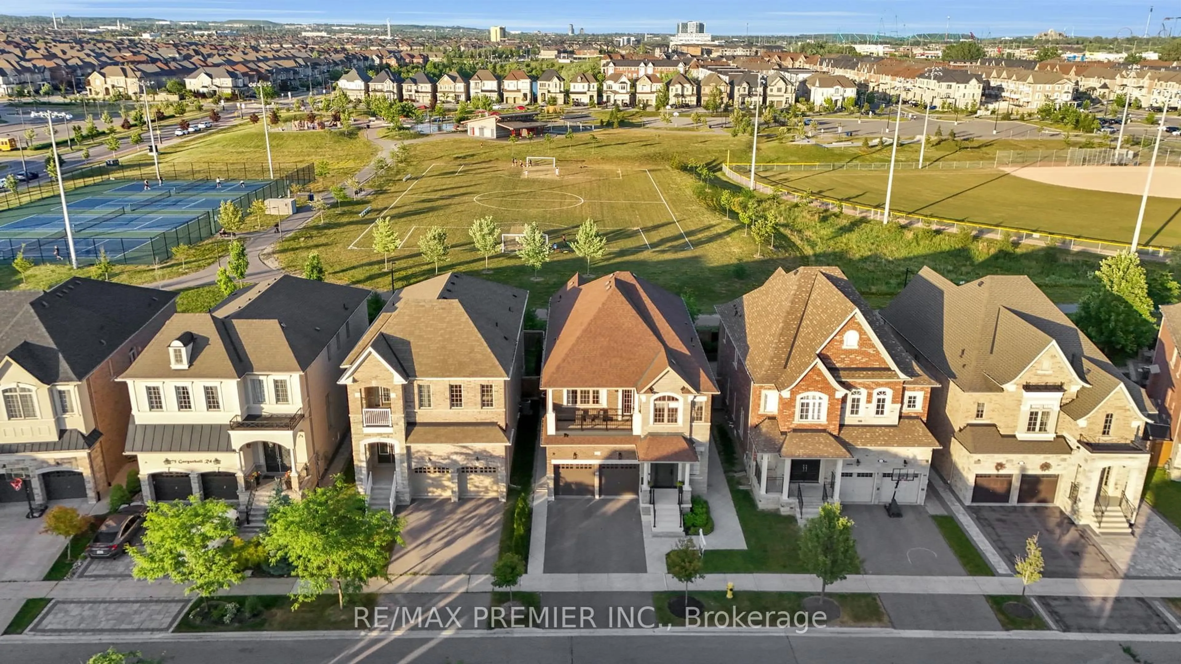 A pic from outside/outdoor area/front of a property/back of a property/a pic from drone, city buildings view from balcony for 67 Garyscholl Rd, Vaughan Ontario L4H 3R4