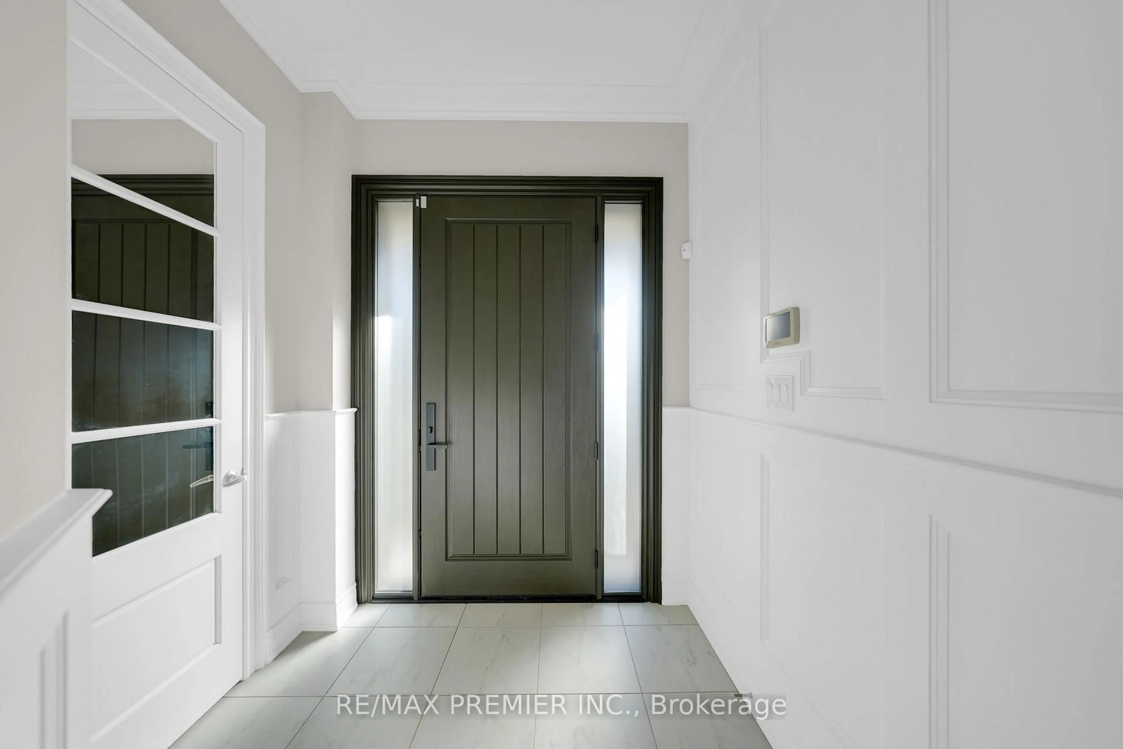 Indoor entryway for 67 Garyscholl Rd, Vaughan Ontario L4H 3R4