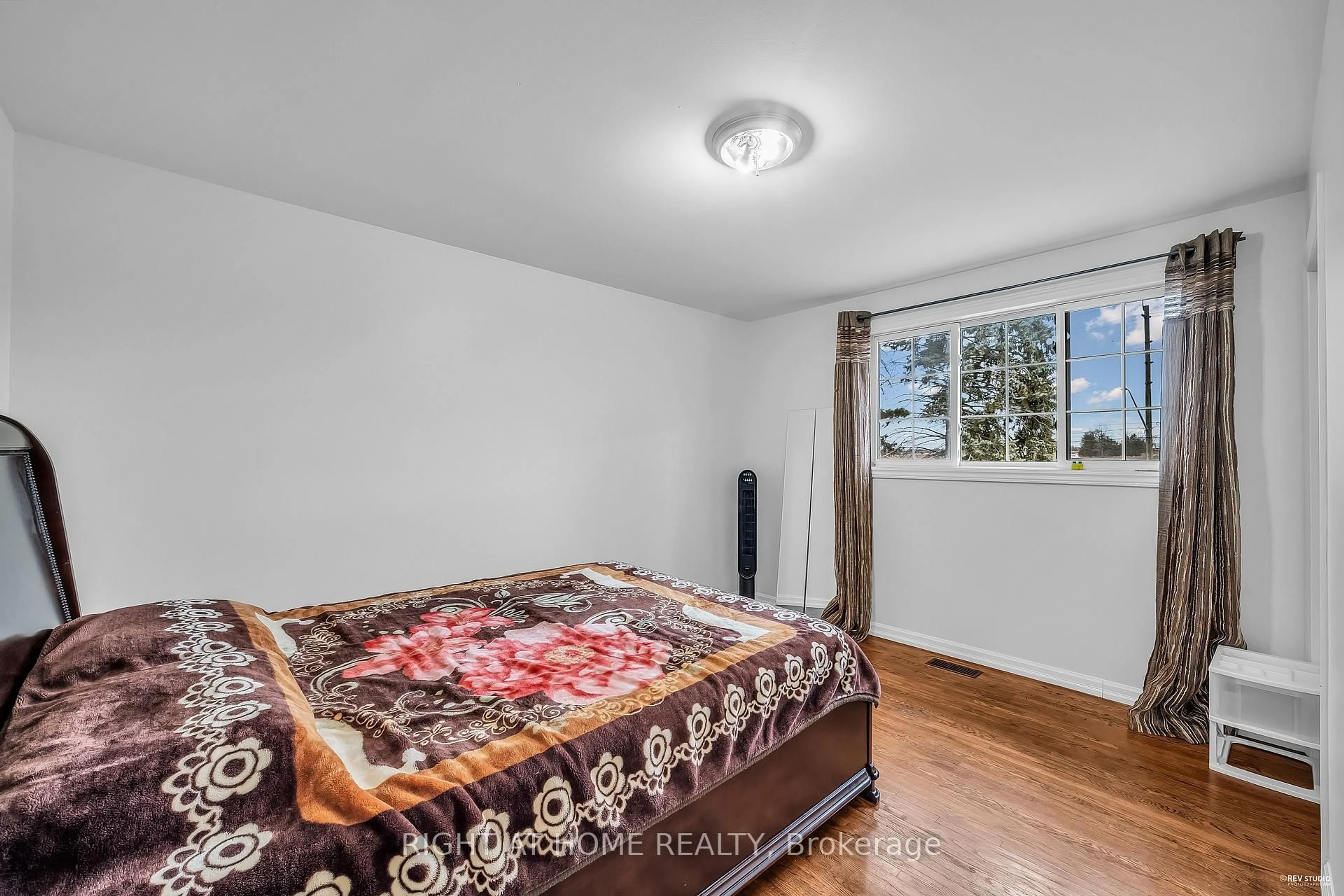 Bedroom with bed, unknown for 19200 2nd Concession Rd, East Gwillimbury Ontario L9N 0H3