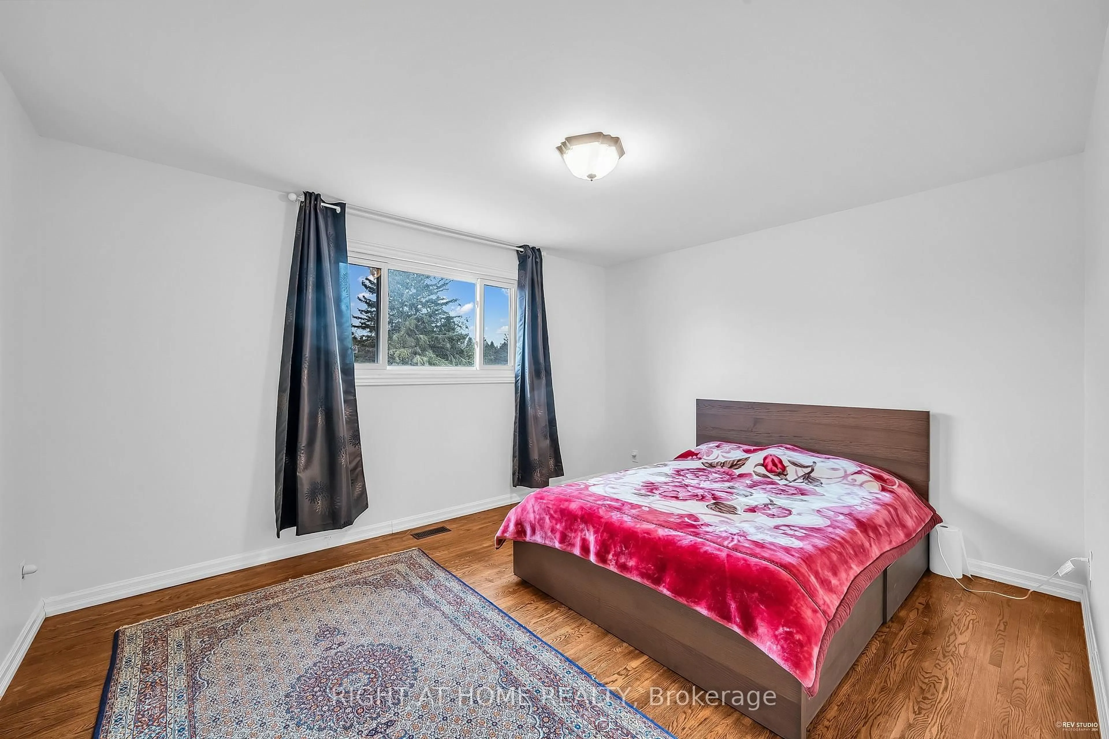 Bedroom with bed, unknown for 19200 2nd Concession Rd, East Gwillimbury Ontario L9N 0H3