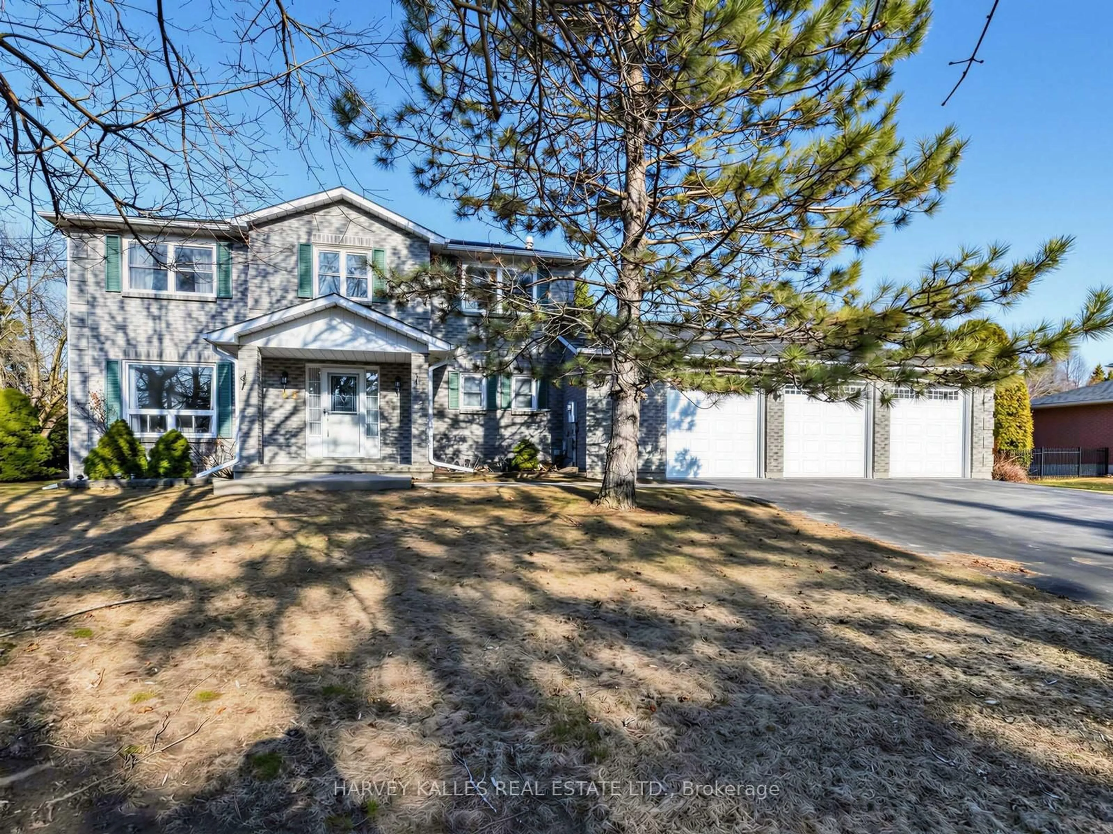 A pic from outside/outdoor area/front of a property/back of a property/a pic from drone, street for 23 Veronica Cres, East Gwillimbury Ontario L0G 1V0