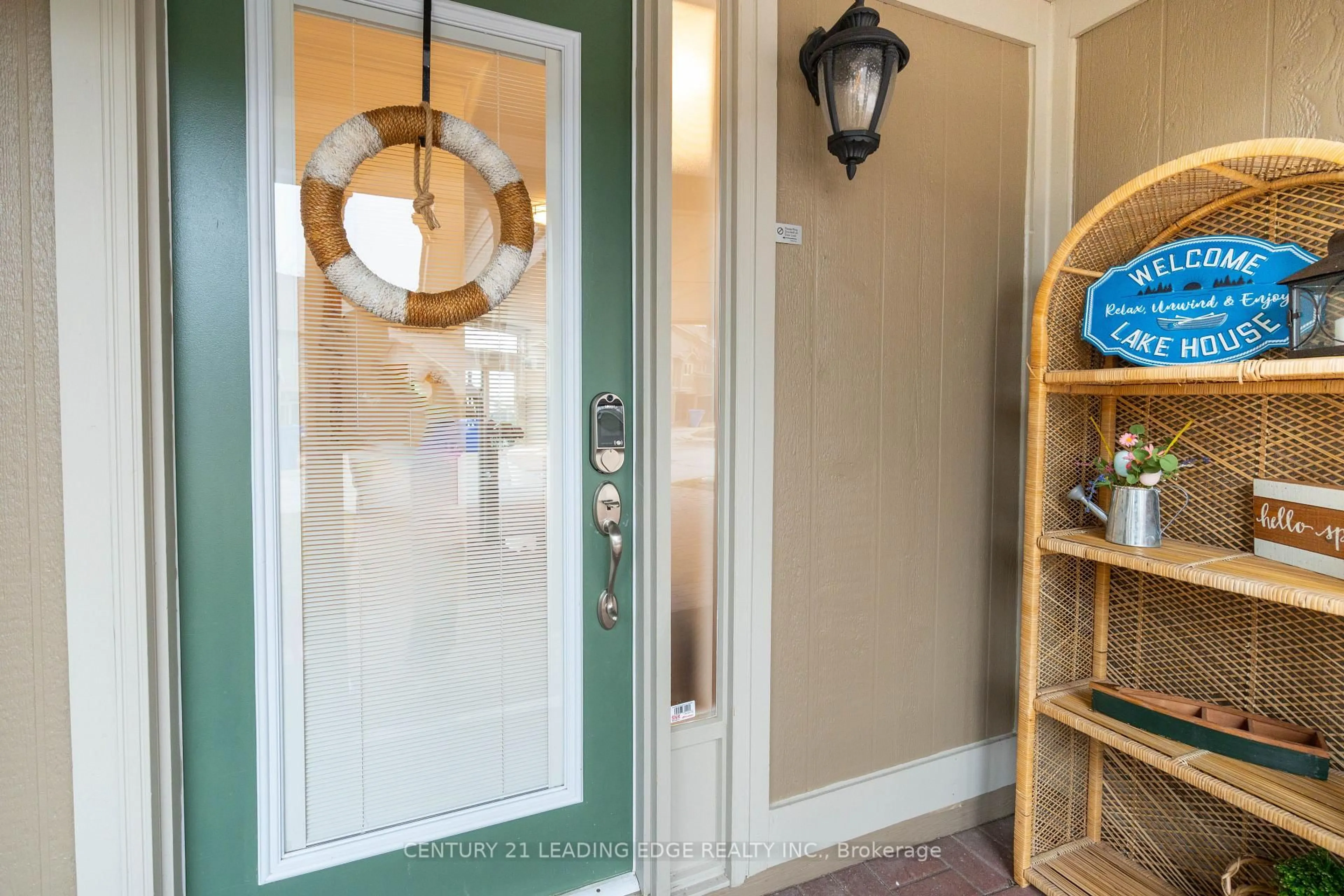 Indoor entryway for 9 Davy Point Circ #9, Georgina Ontario L4P 3H2