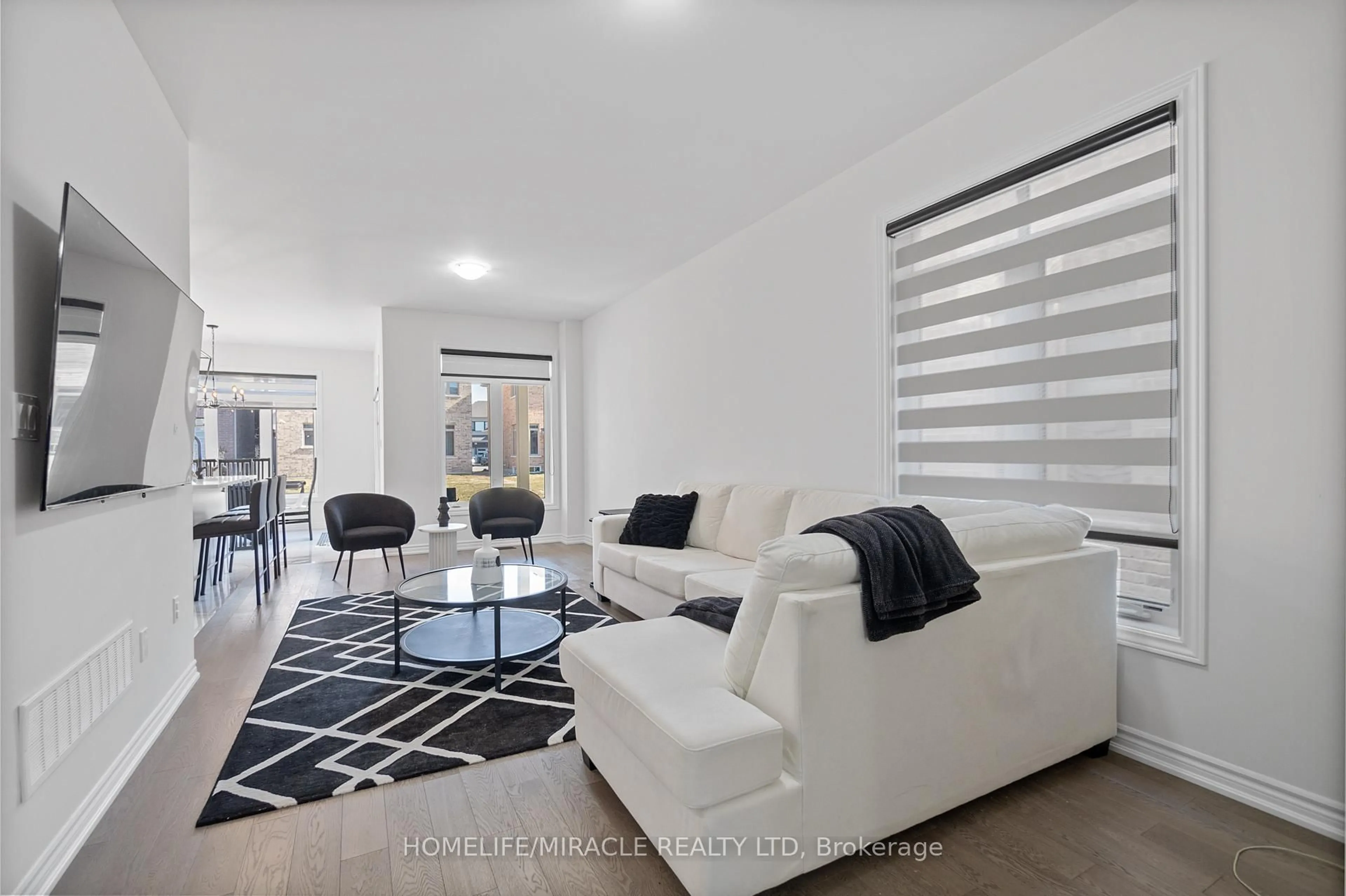 Living room with furniture, unknown for 57 FERRAGINE Cres, Bradford West Gwillimbury Ontario L3Z 4K2