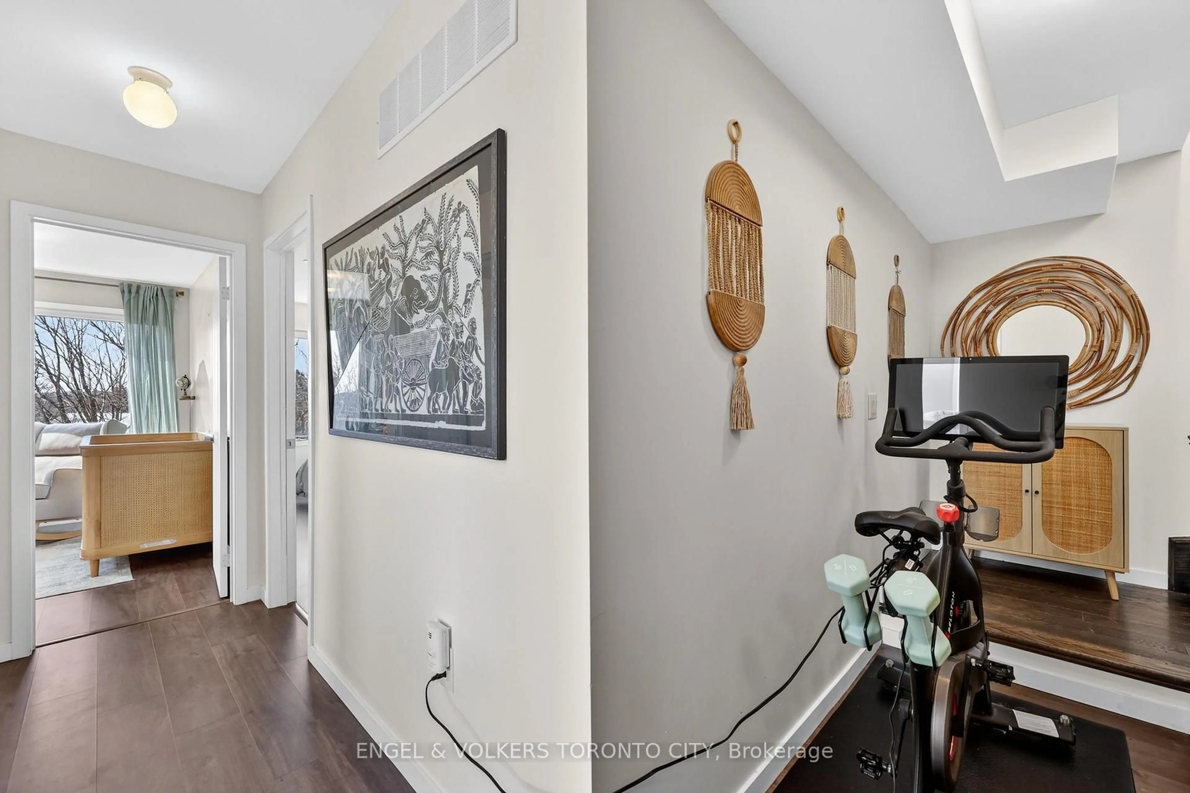 Indoor entryway for 300 Alex Gardner Circ #42, Aurora Ontario L4G 3G5