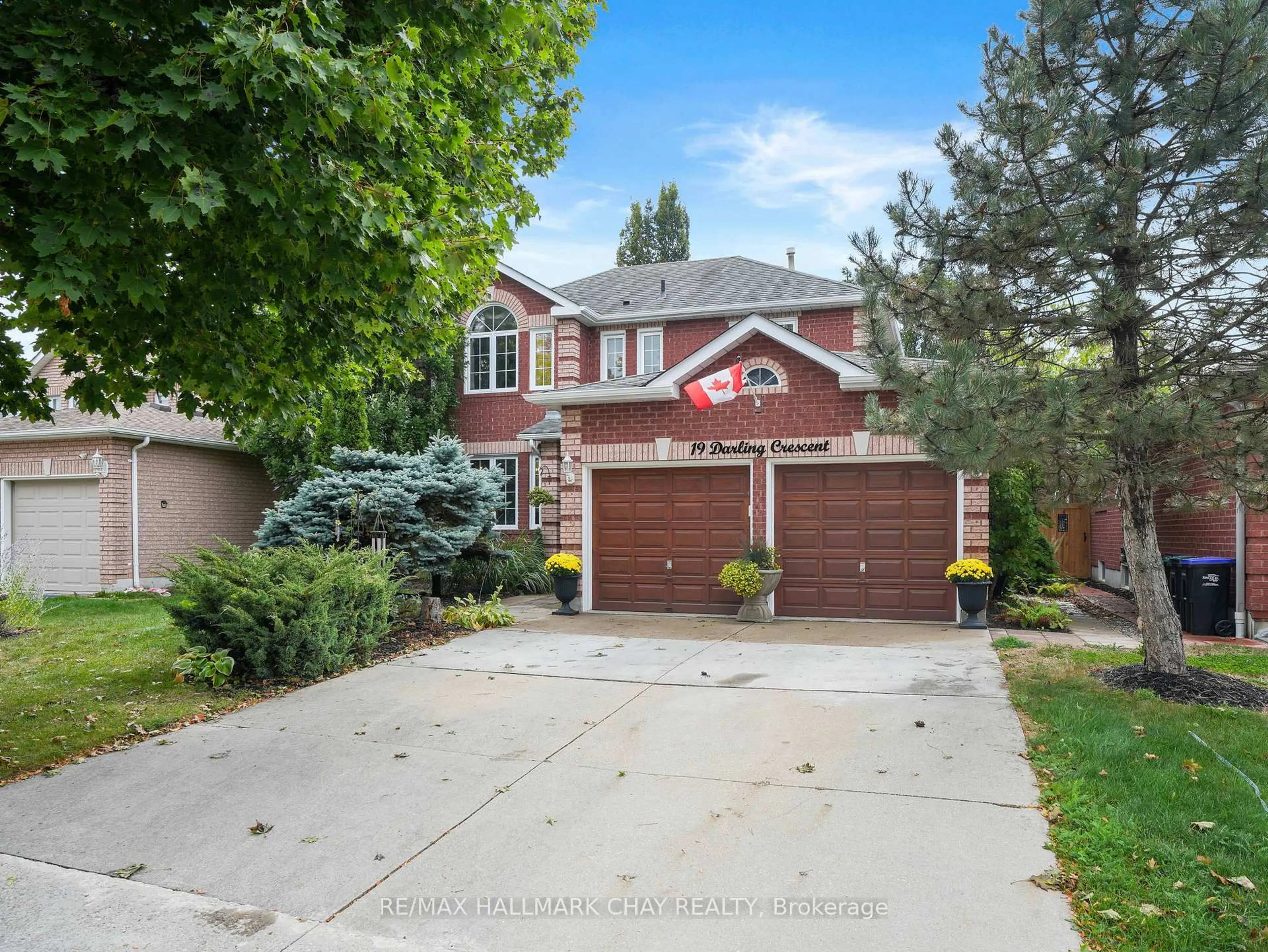 Home with brick exterior material, street for 19 Darling Cres, New Tecumseth Ontario L9R 1P7