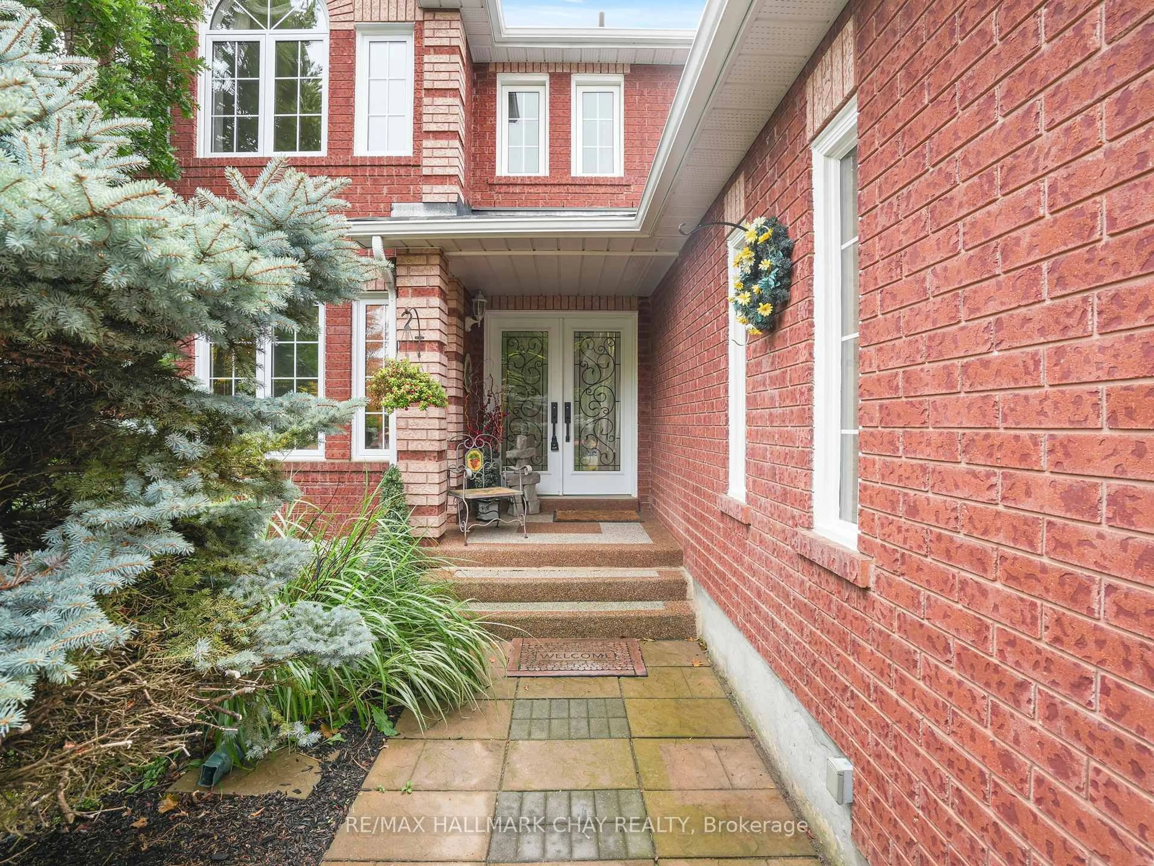 Home with brick exterior material, street for 19 Darling Cres, New Tecumseth Ontario L9R 1P7